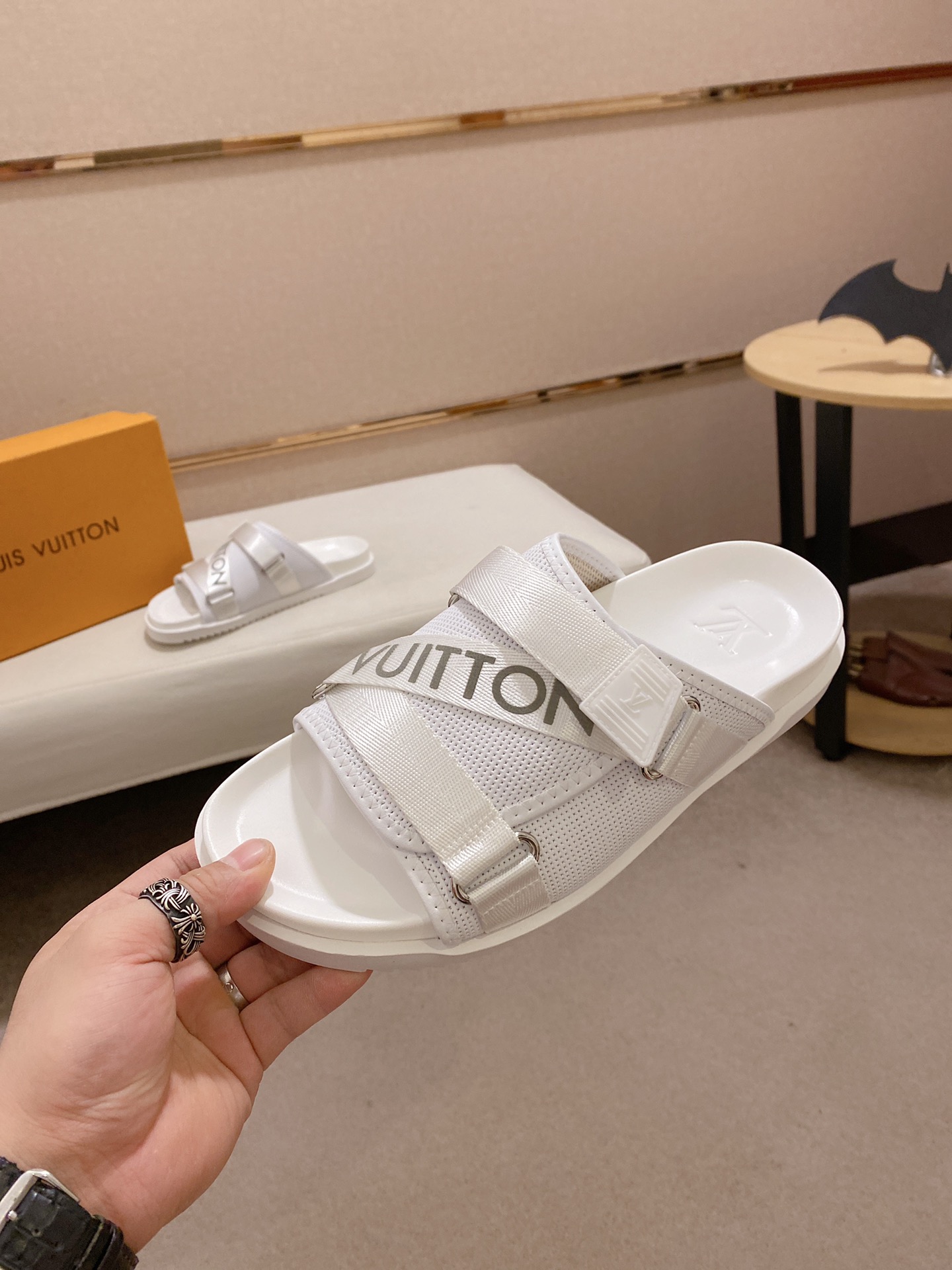 Louis Vuitton Honolulu Sneaker 1 - vstockx