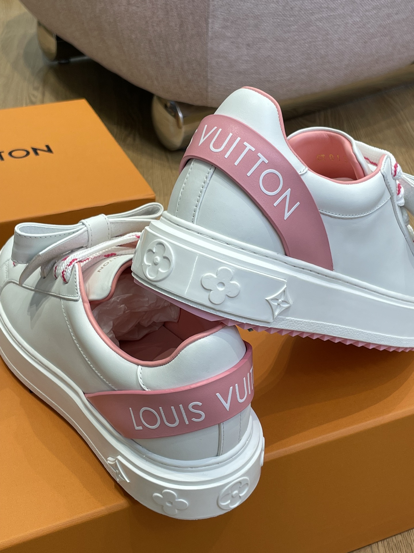 Louis Vuitton SNEAKER 4 - vstockx