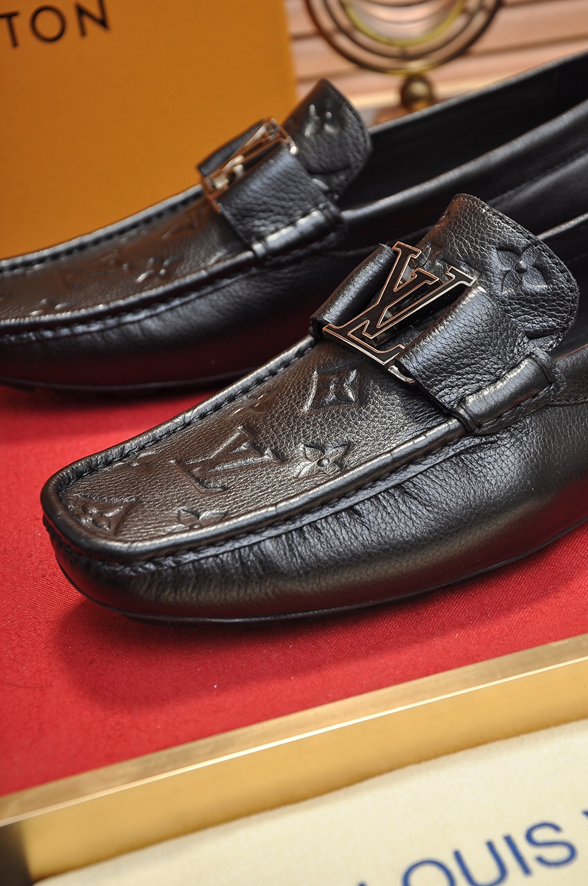 Louis Vuitton Leather Boots 2 - vstockx