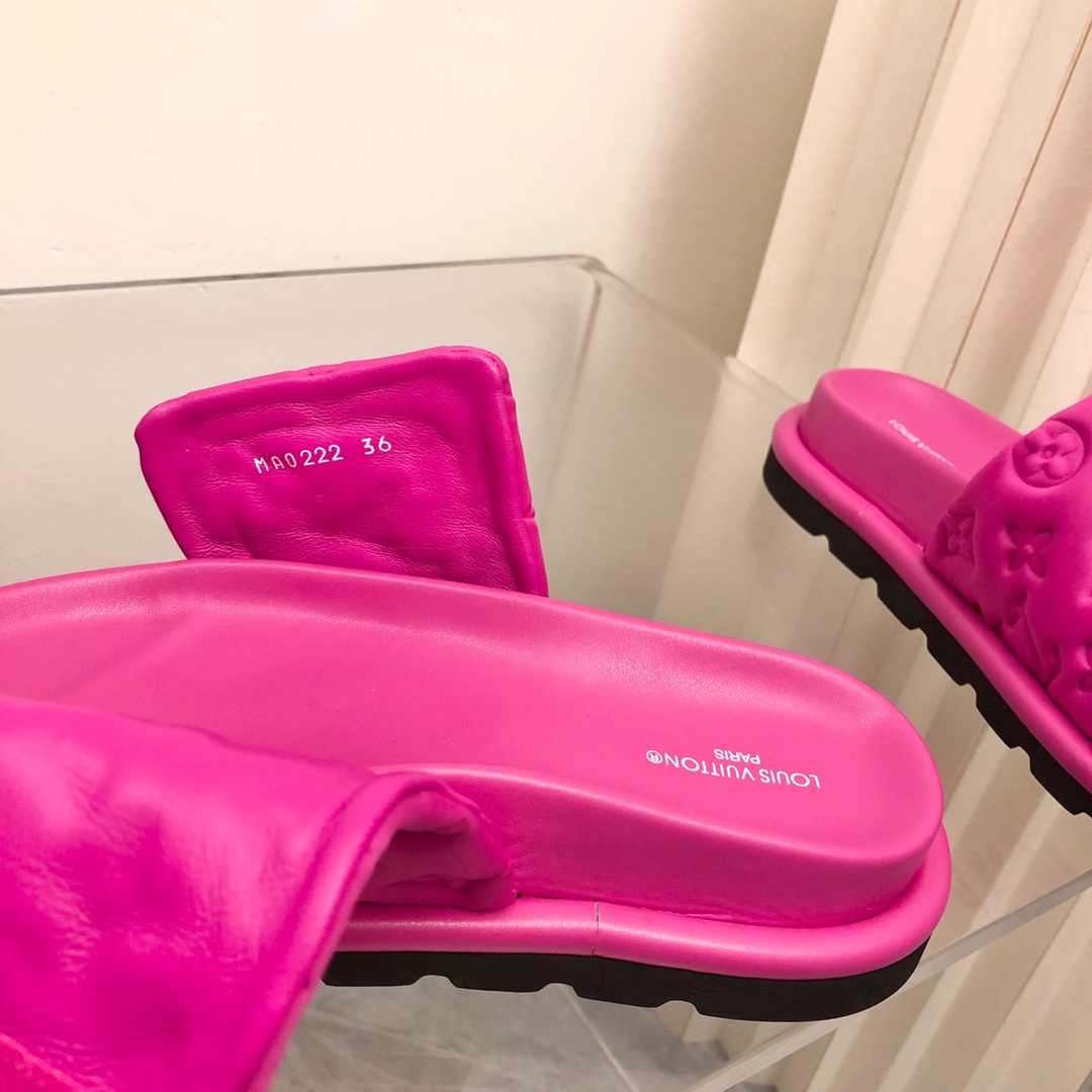Louis Vuitton POOL PILLOW COMFORT MULES WOMEN 1 - vstockx