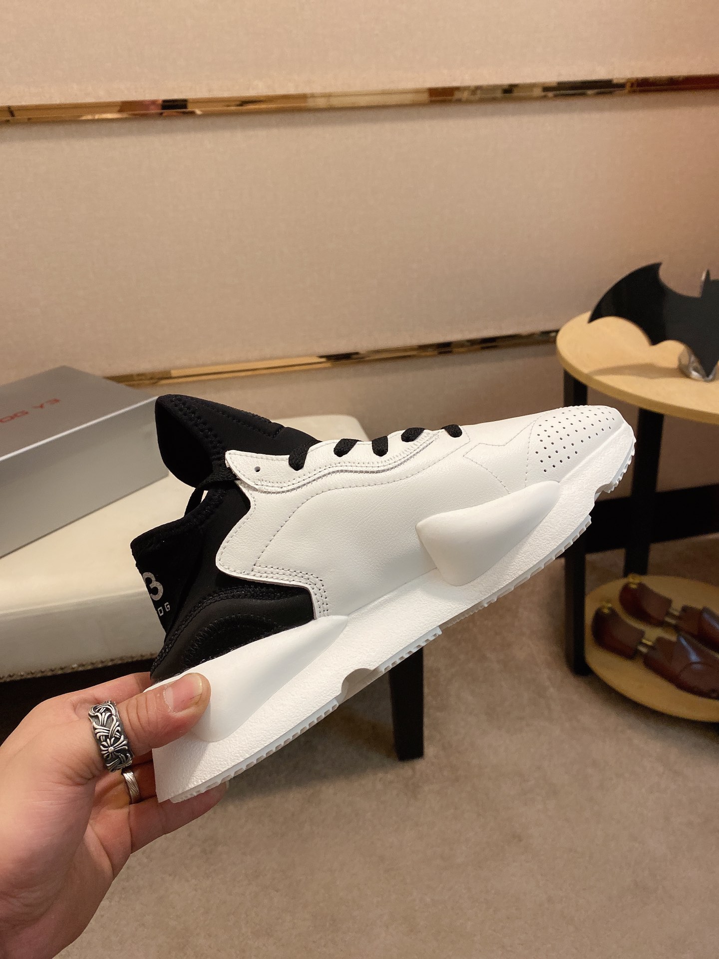 Y-3 Kaiwa Lace-Up Sneakers 39 - vstockx