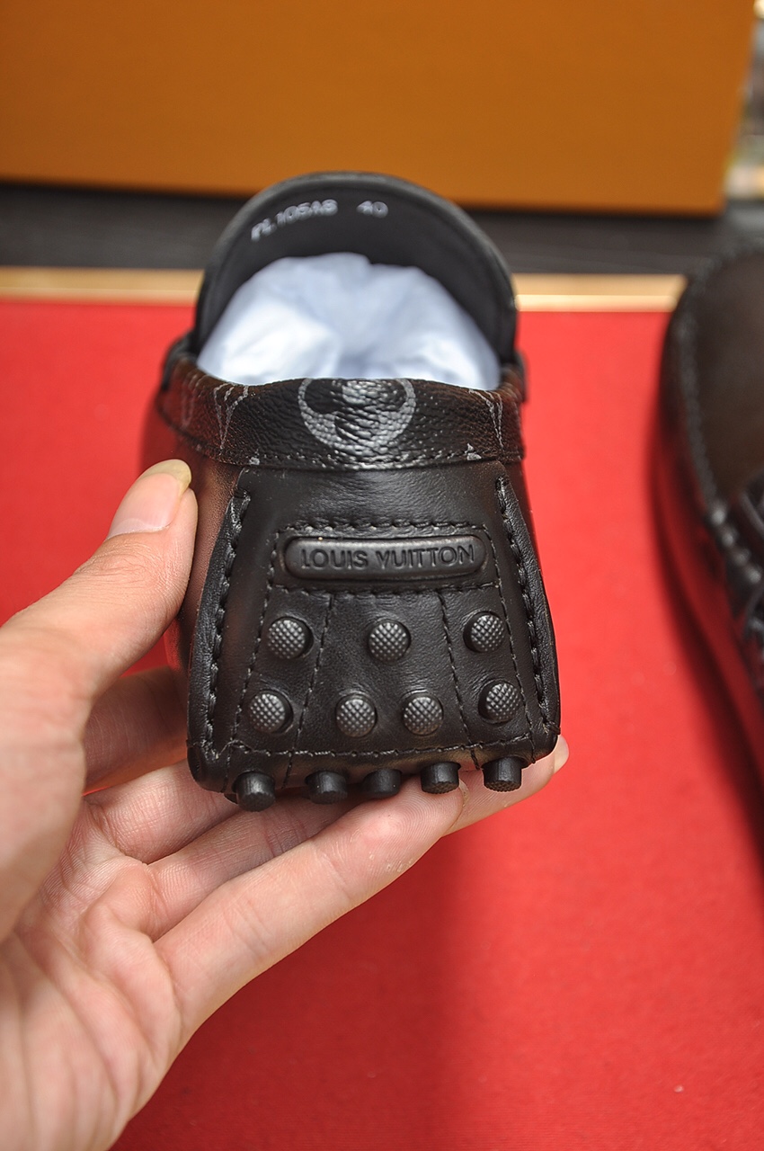 Louis Vuitton Leather Boots 13 - vstockx