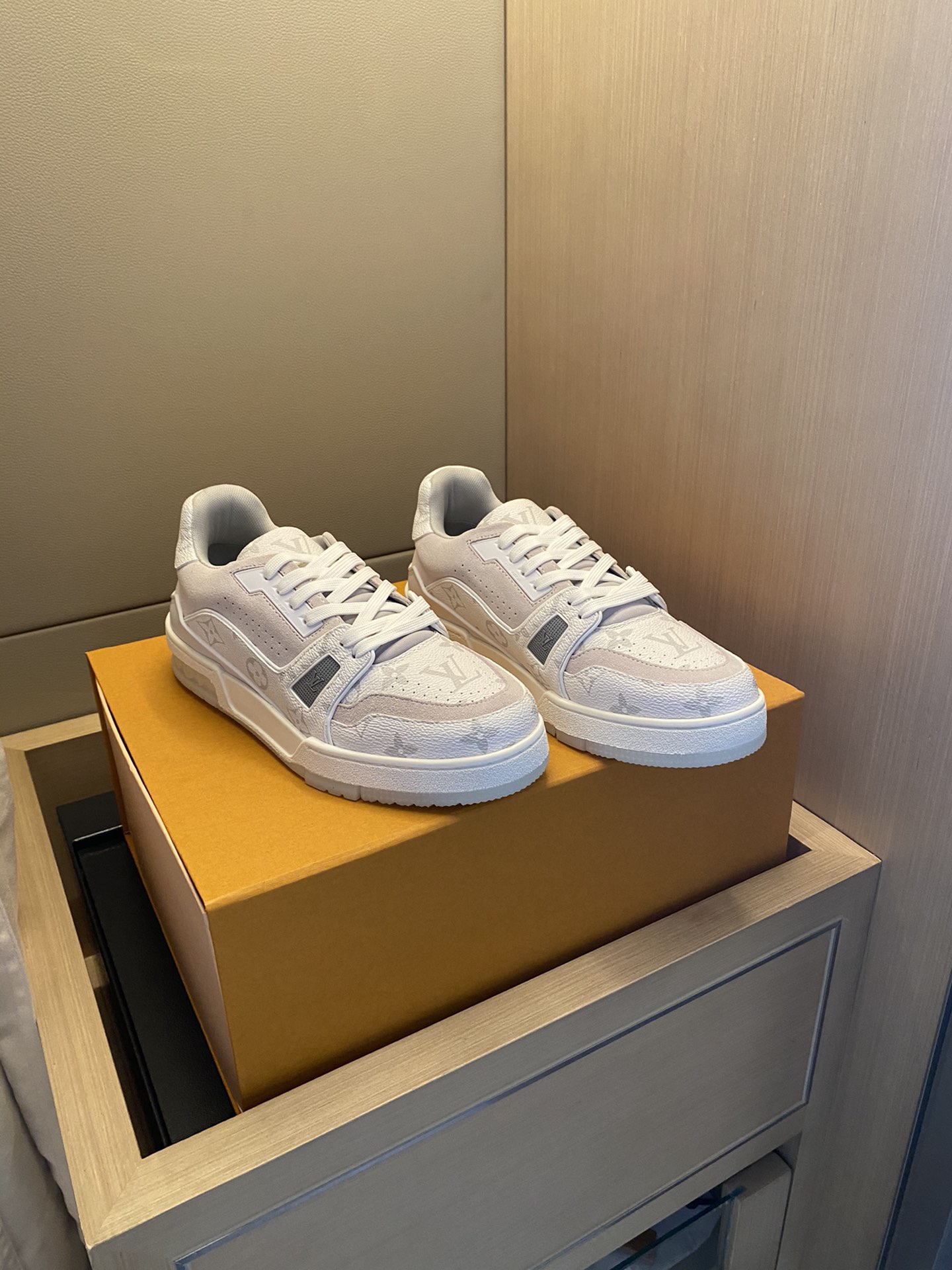 Louis Vuitton LV TRAINERS SNEAKER 9 - vstockx