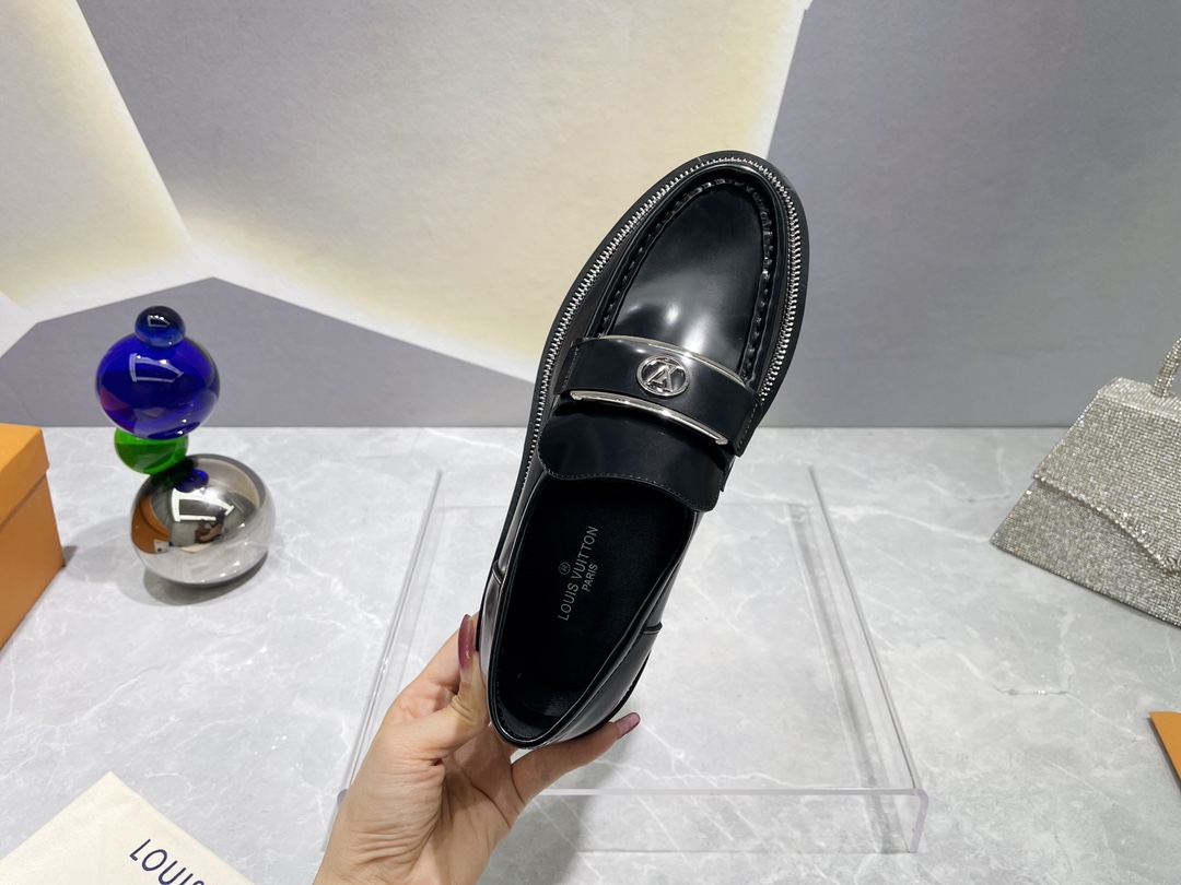 Louis Vuitton shoes WOMEN 3 - vstockx