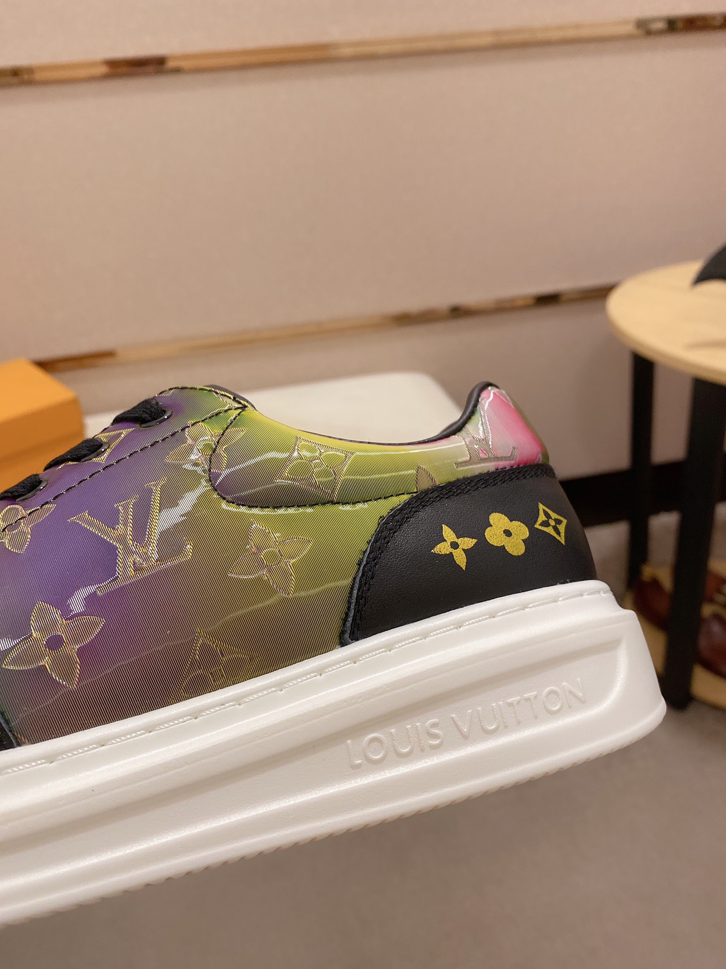 Louis Vuitton Low Top sneaker 113 - vstockx