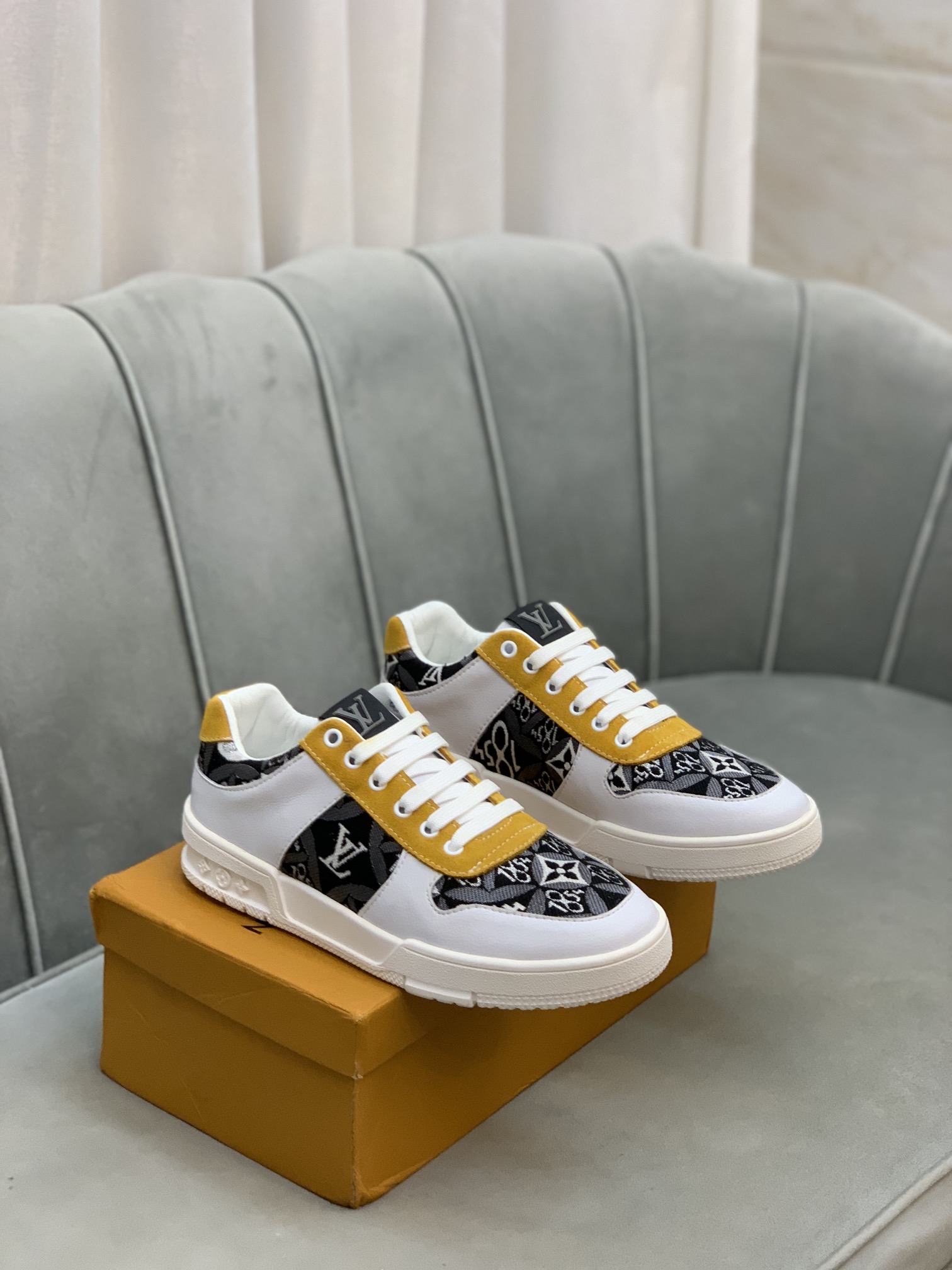 Louis Vuitton Low Top sneaker 11 - vstockx