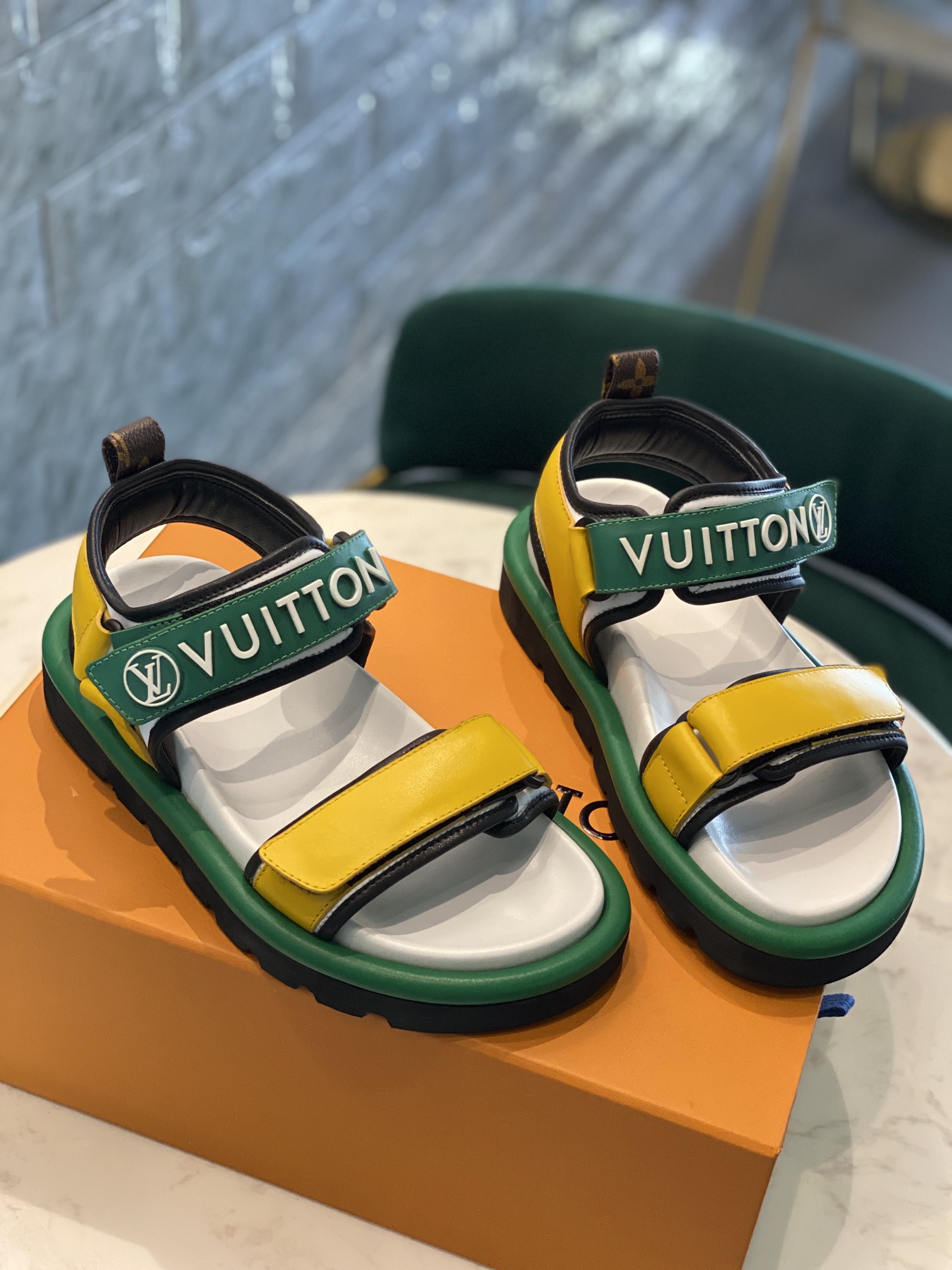 Louis Vuitton PASEO FLAT COMFORT SANDALS WOMEN 9 - vstockx