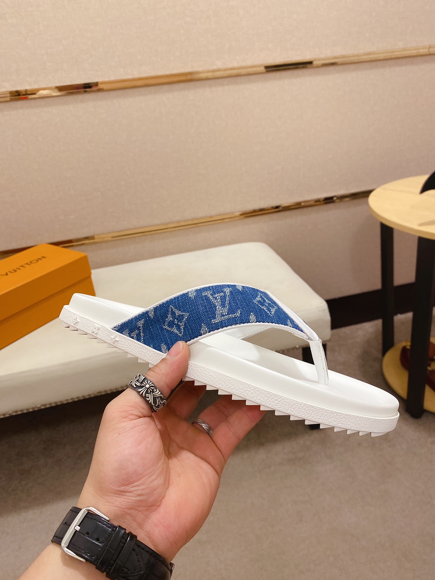 Louis Vuitton Slipper 17 - vstockx