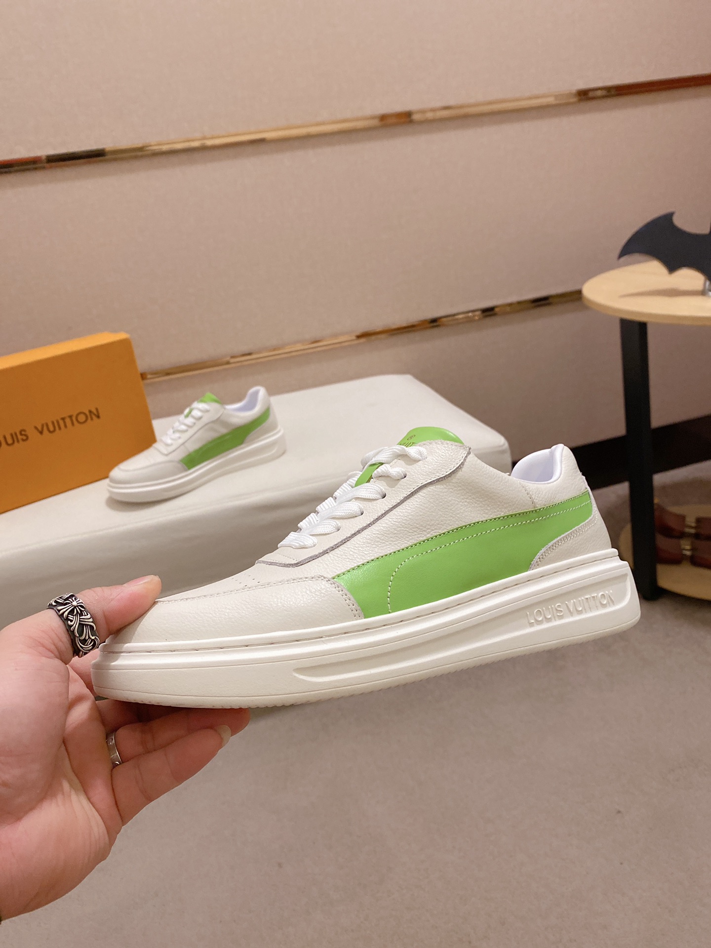 Louis Vuitton Low Top sneaker 120 - vstockx