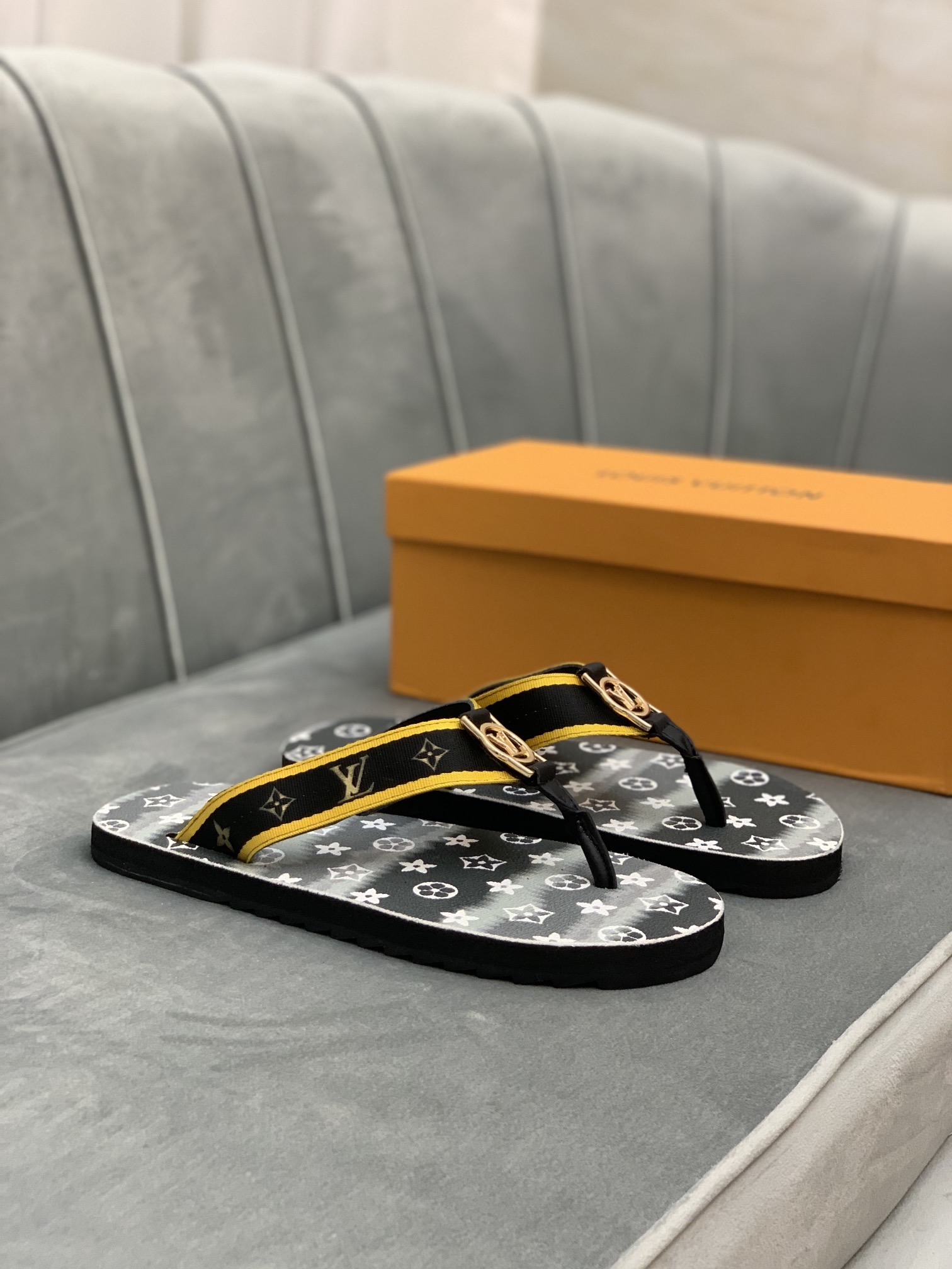Louis Vuitton Slipper 39 - vstockx
