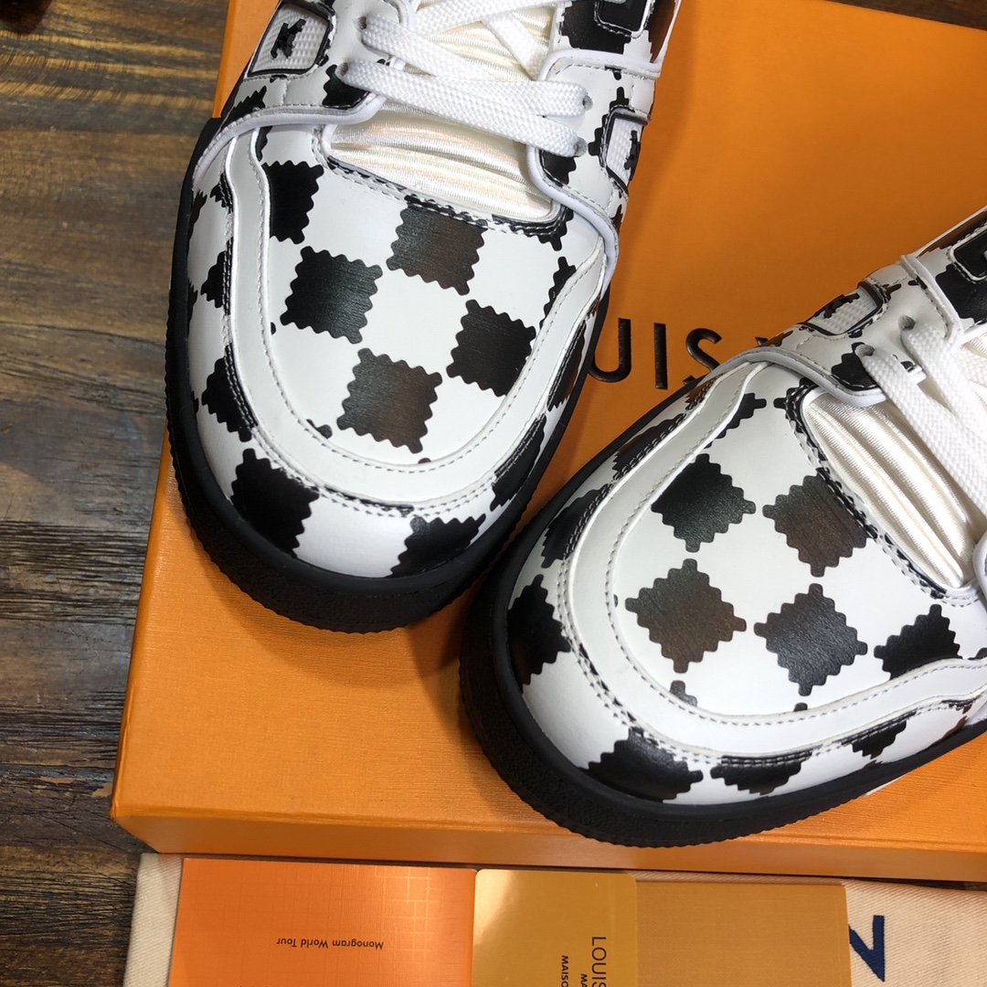 Louis Vuitton Trainer Sneakers 52 - vstockx