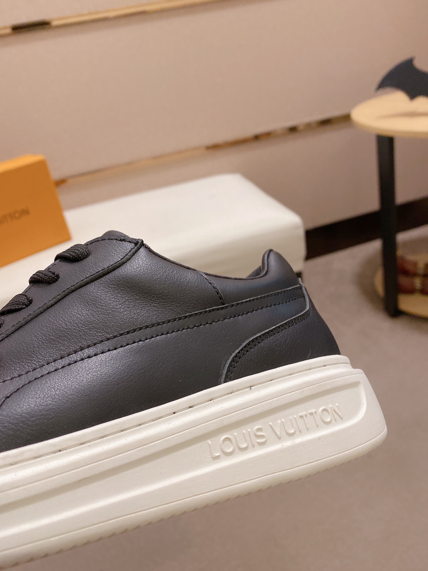 Louis Vuitton Low Top sneaker 126 - vstockx