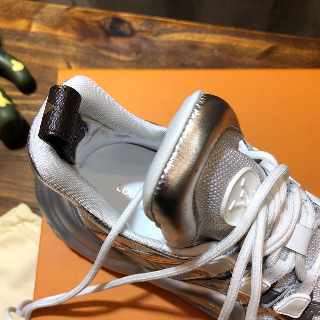 Louis Vuitton Archlight 25 - vstockx