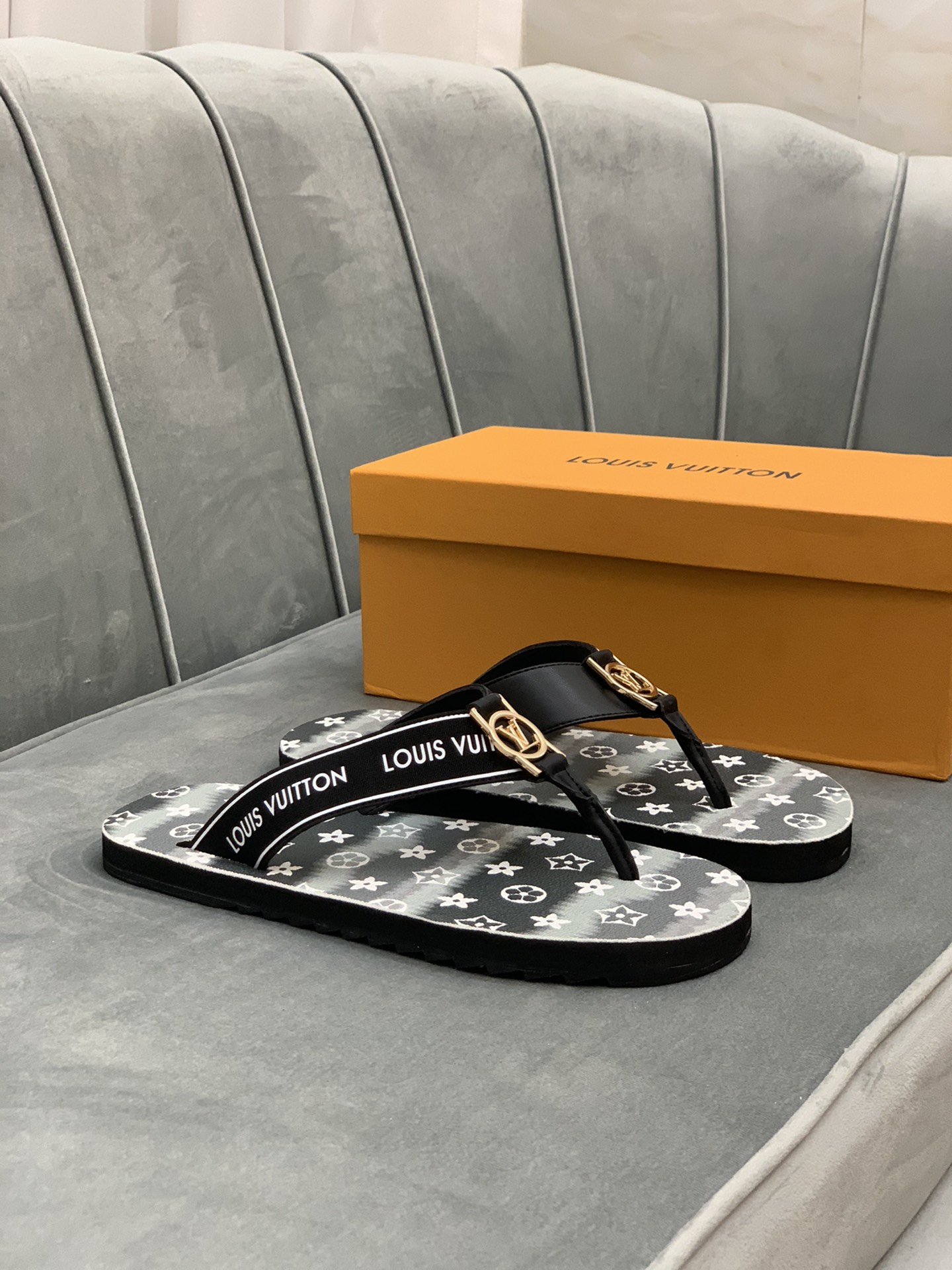 Louis Vuitton Slipper 43 - vstockx
