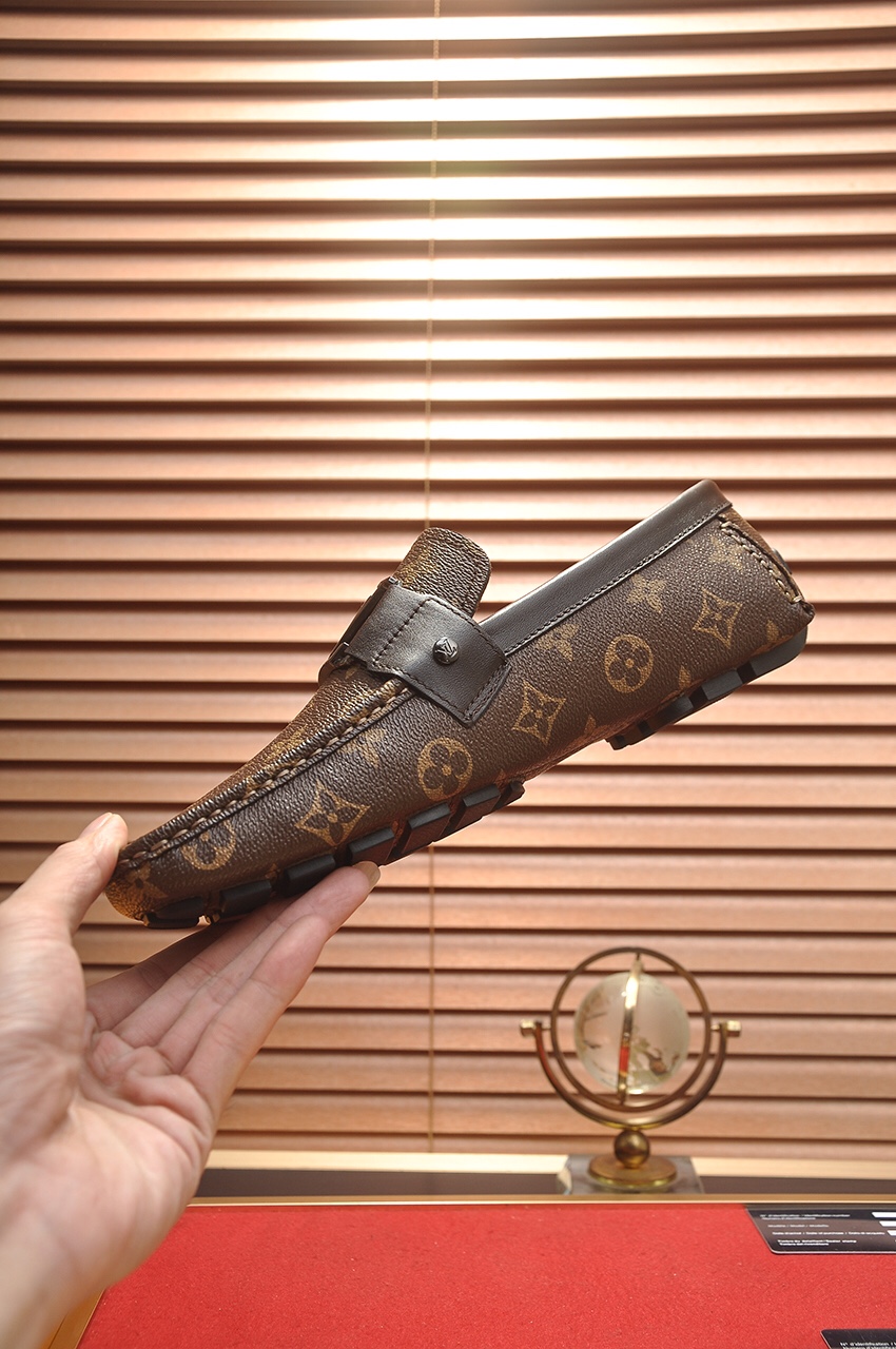 Louis Vuitton Leather Boots 32 - vstockx