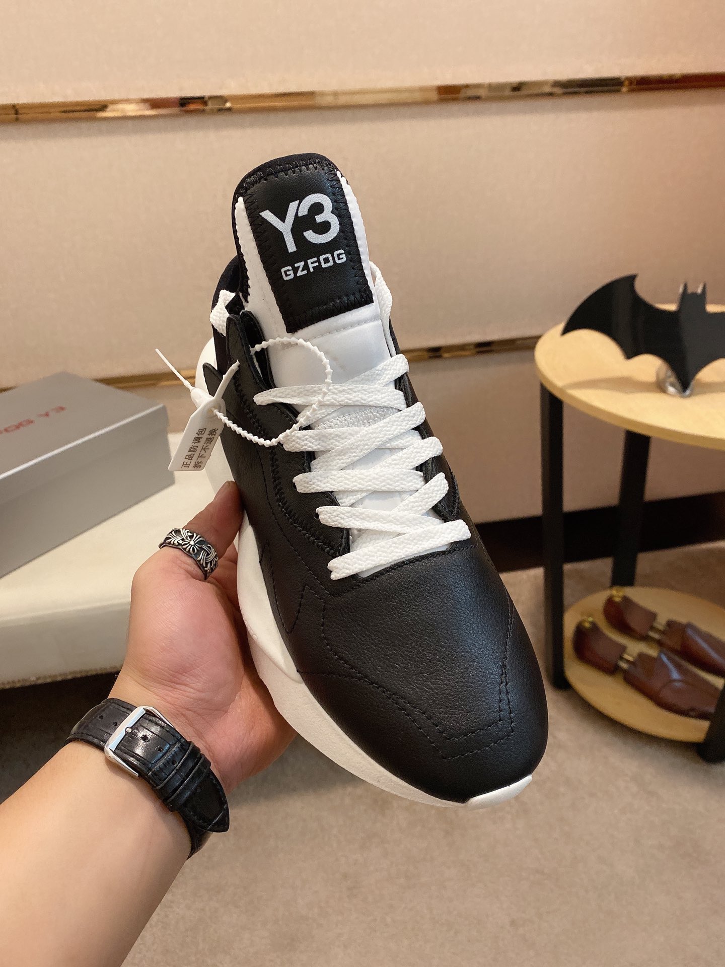 Y-3 Kaiwa Lace-Up Sneakers 43 - vstockx