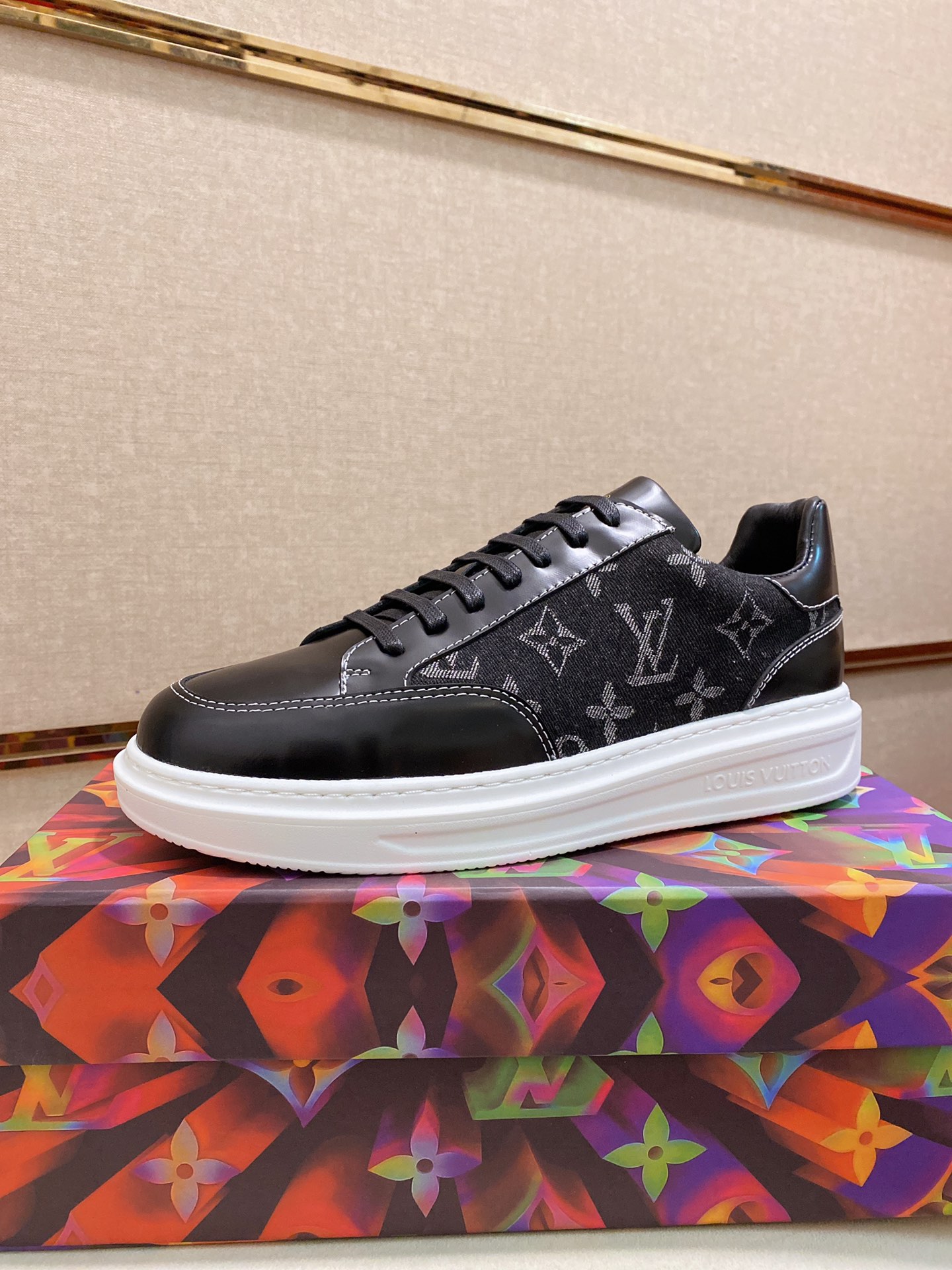 Louis Vuitton Low Top sneaker 107 - vstockx