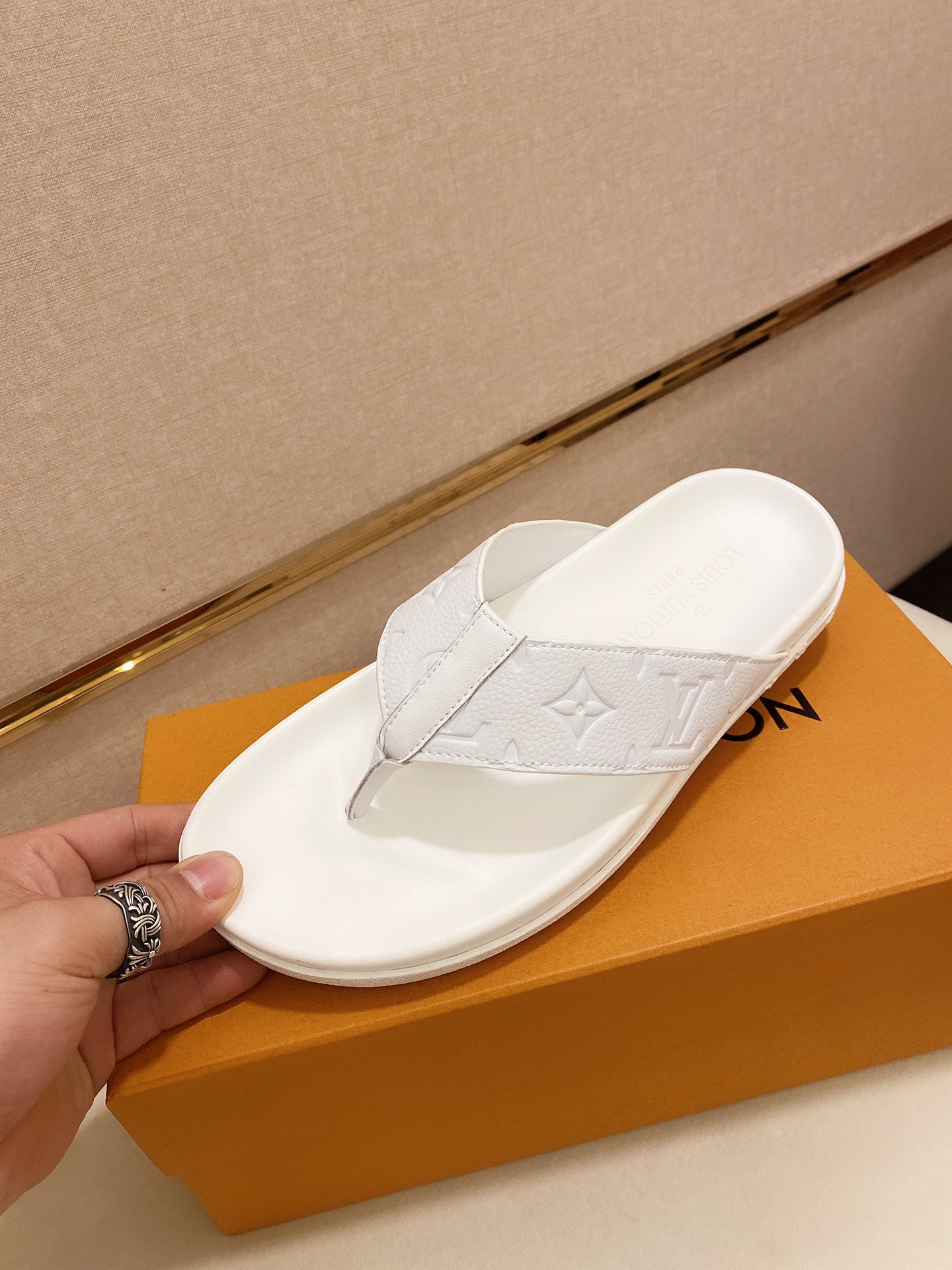 Louis Vuitton Slipper 11 - vstockx