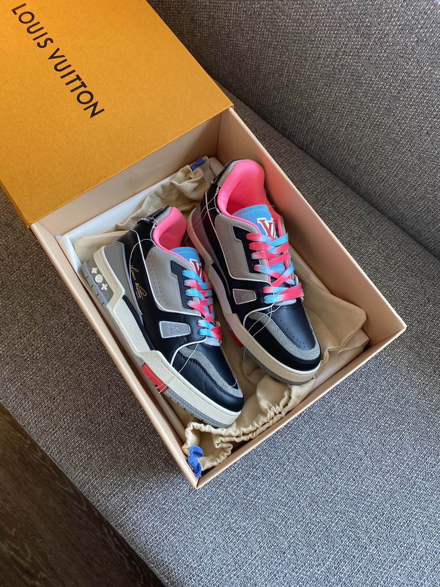 Louis Vuitton LV TRAINERS SNEAKER 9 - vstockx