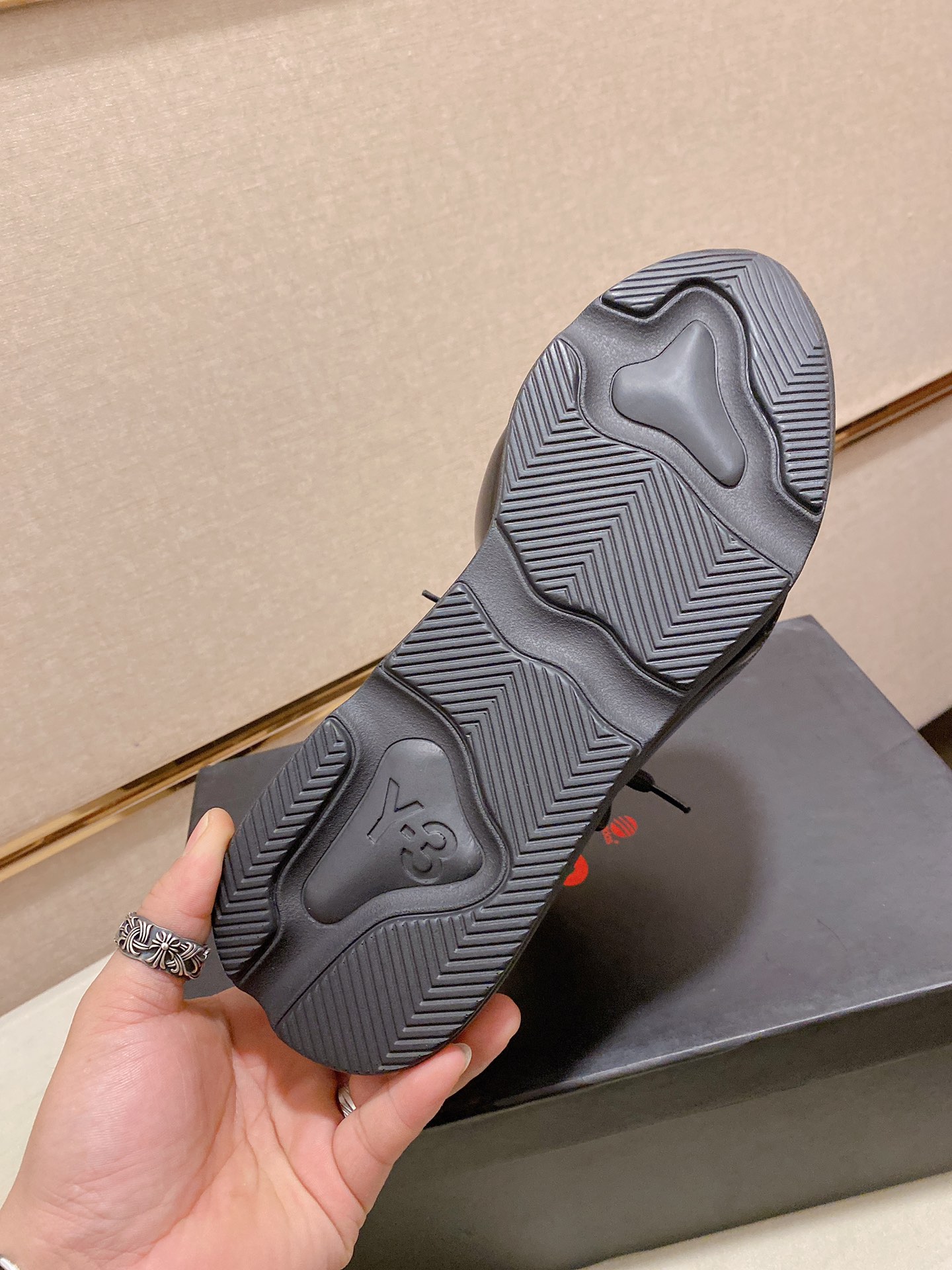 Y-3 Kaiwa Lace-Up Sneakers 15 - vstockx