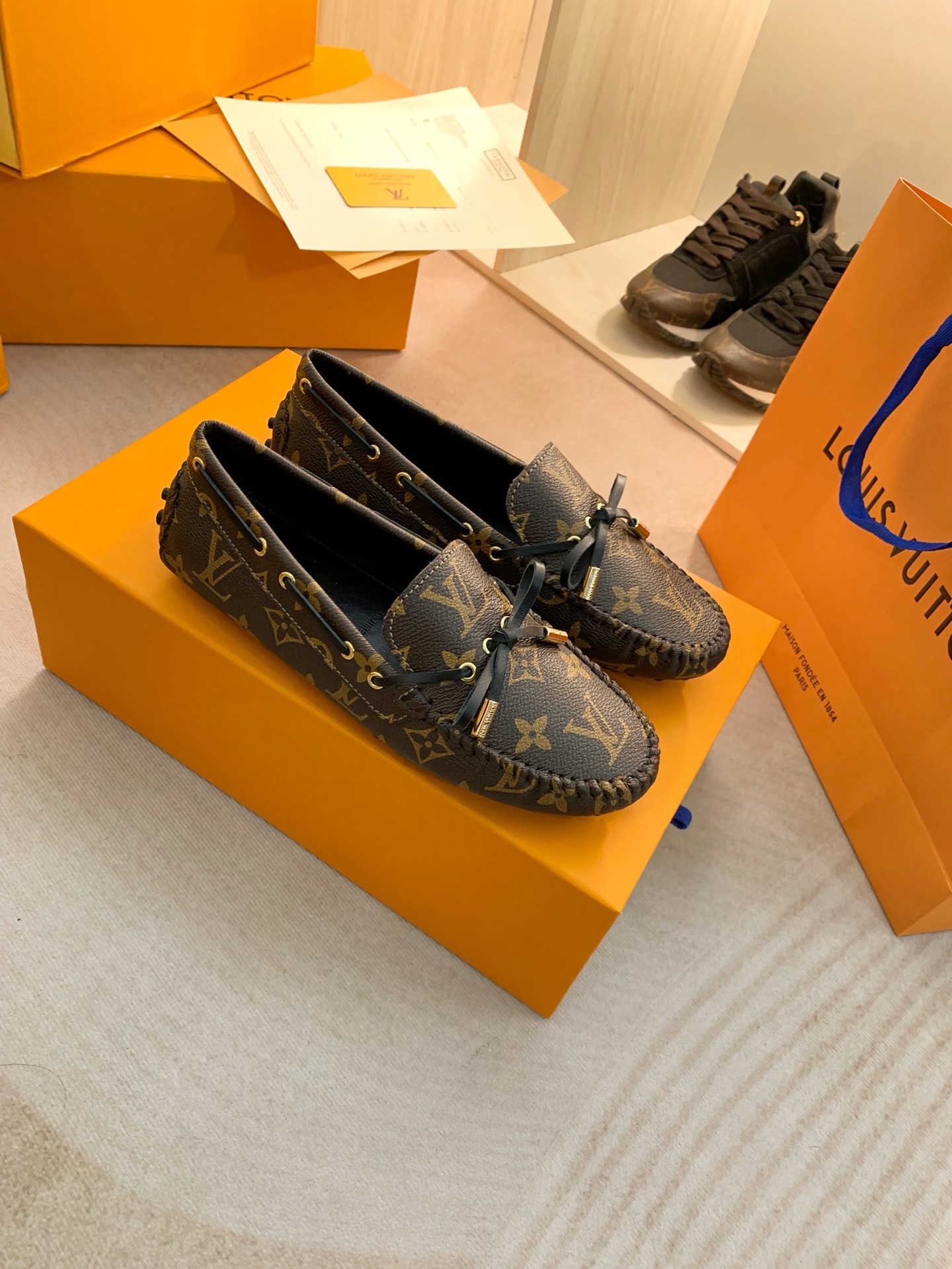 Louis Vuitton GLORIA FLAT LOAFERS WOMEN 11 - vstockx