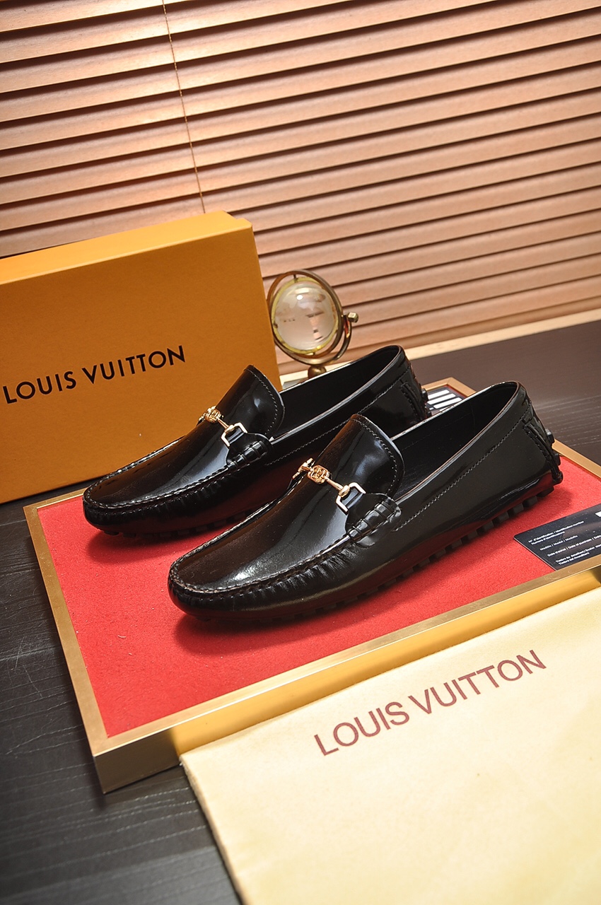 Louis Vuitton Leather Boots 16 - vstockx