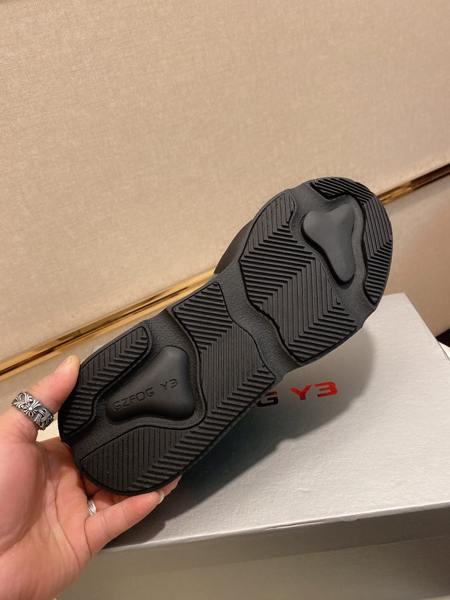 Y-3 Kaiwa Lace-Up Sneakers 42 - vstockx