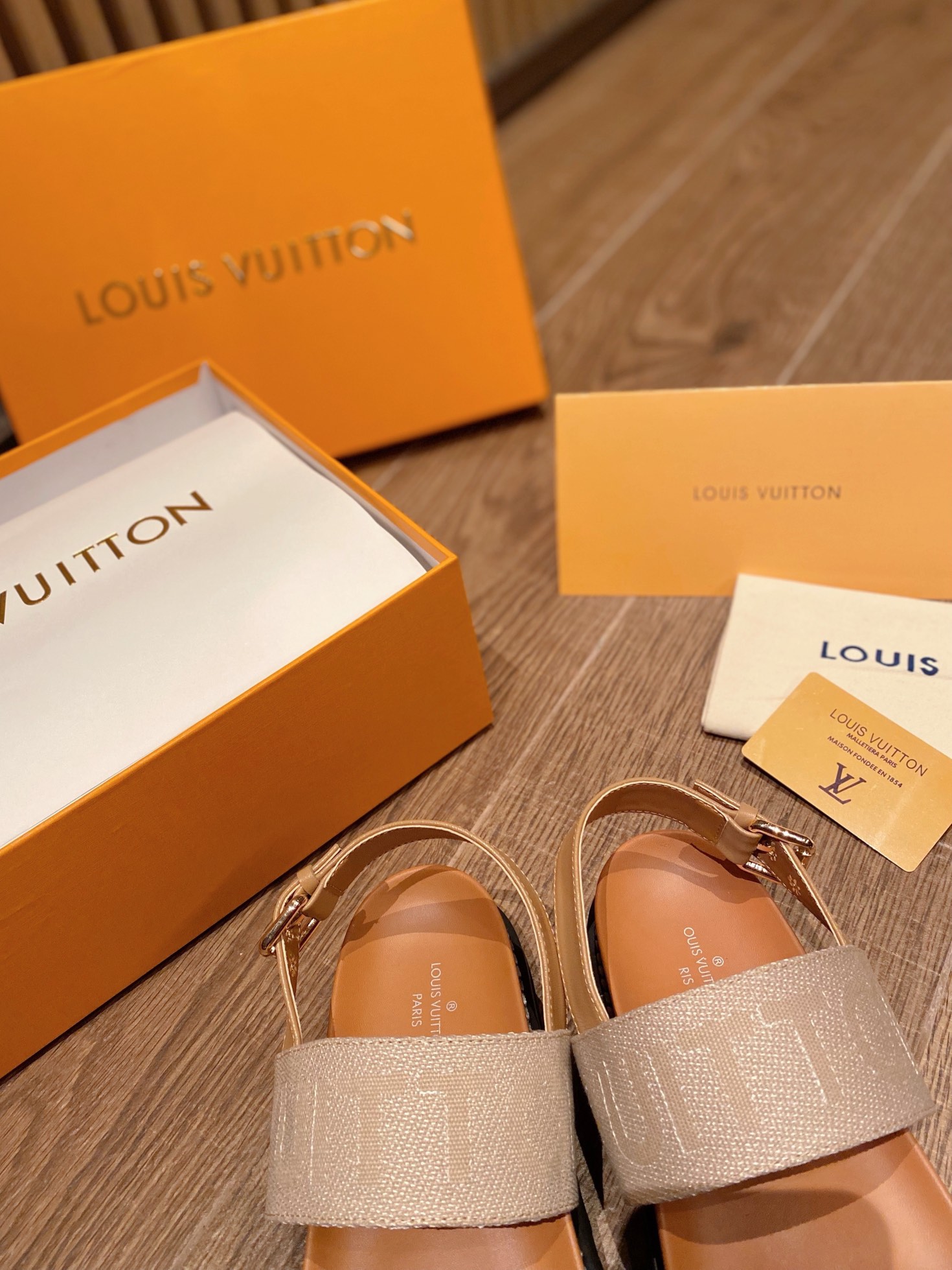 Louis Vuitton PASEO FLAT COMFORT SANDALS WOMEN 8 - vstockx