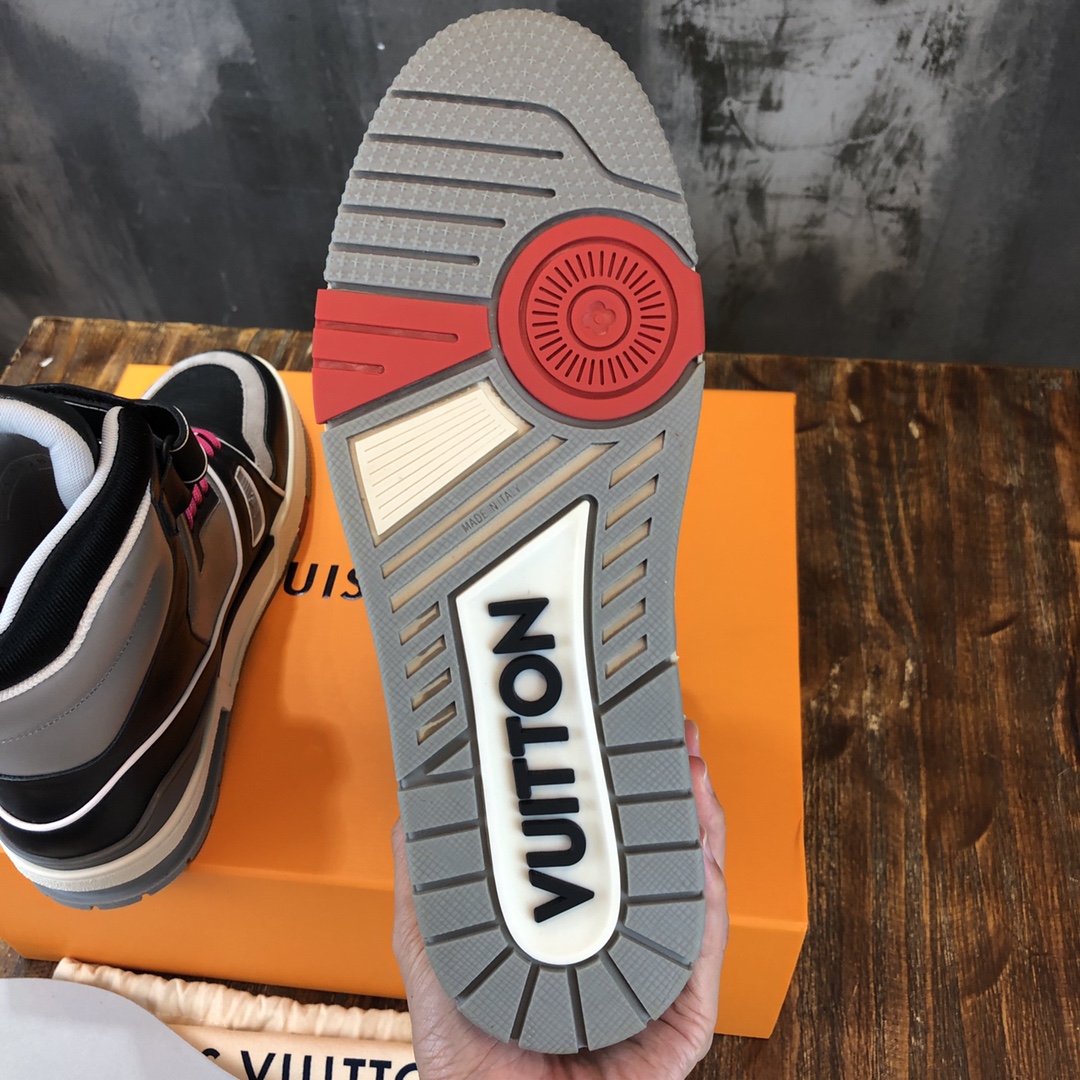 Louis Vuitton Trainer Sneakers 17 - vstockx