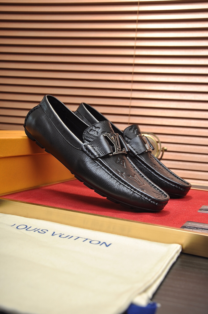 Louis Vuitton Leather Boots 2 - vstockx