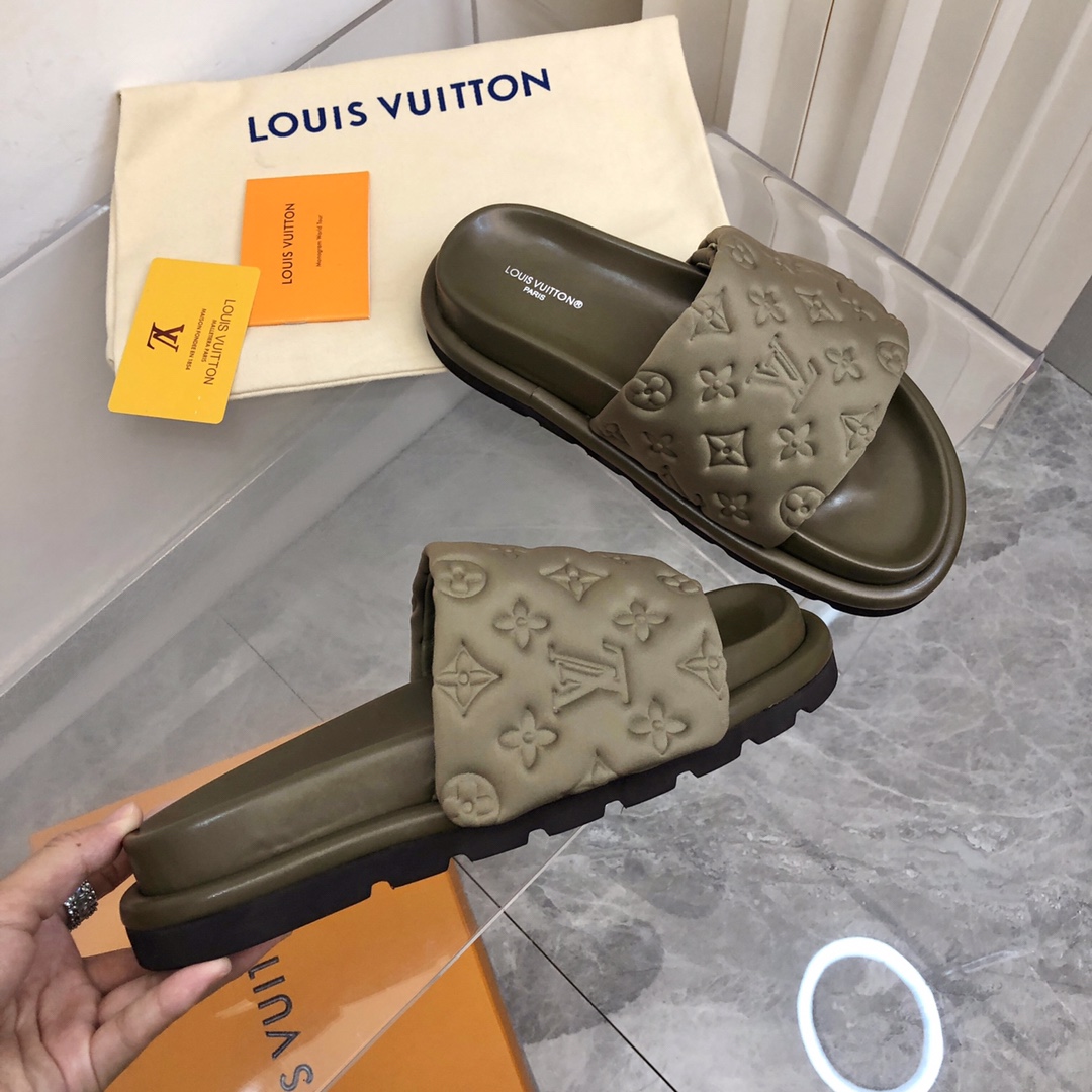 Louis Vuitton POOL PILLOW COMFORT MULES WOMEN 1 - vstockx