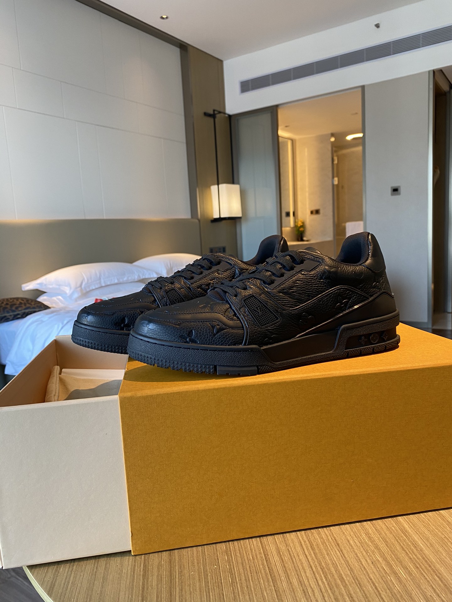 Louis Vuitton LV TRAINERS SNEAKER 9 - vstockx