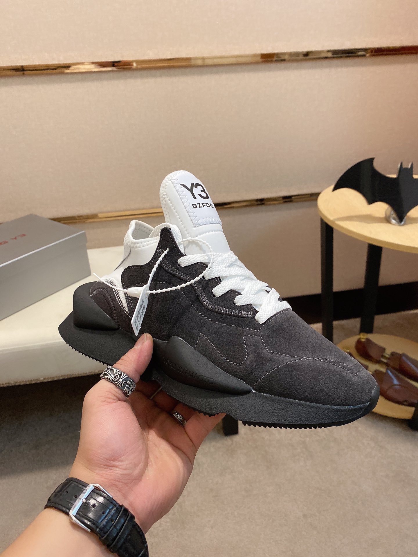Y-3 Kaiwa Lace-Up Sneakers 47 - vstockx