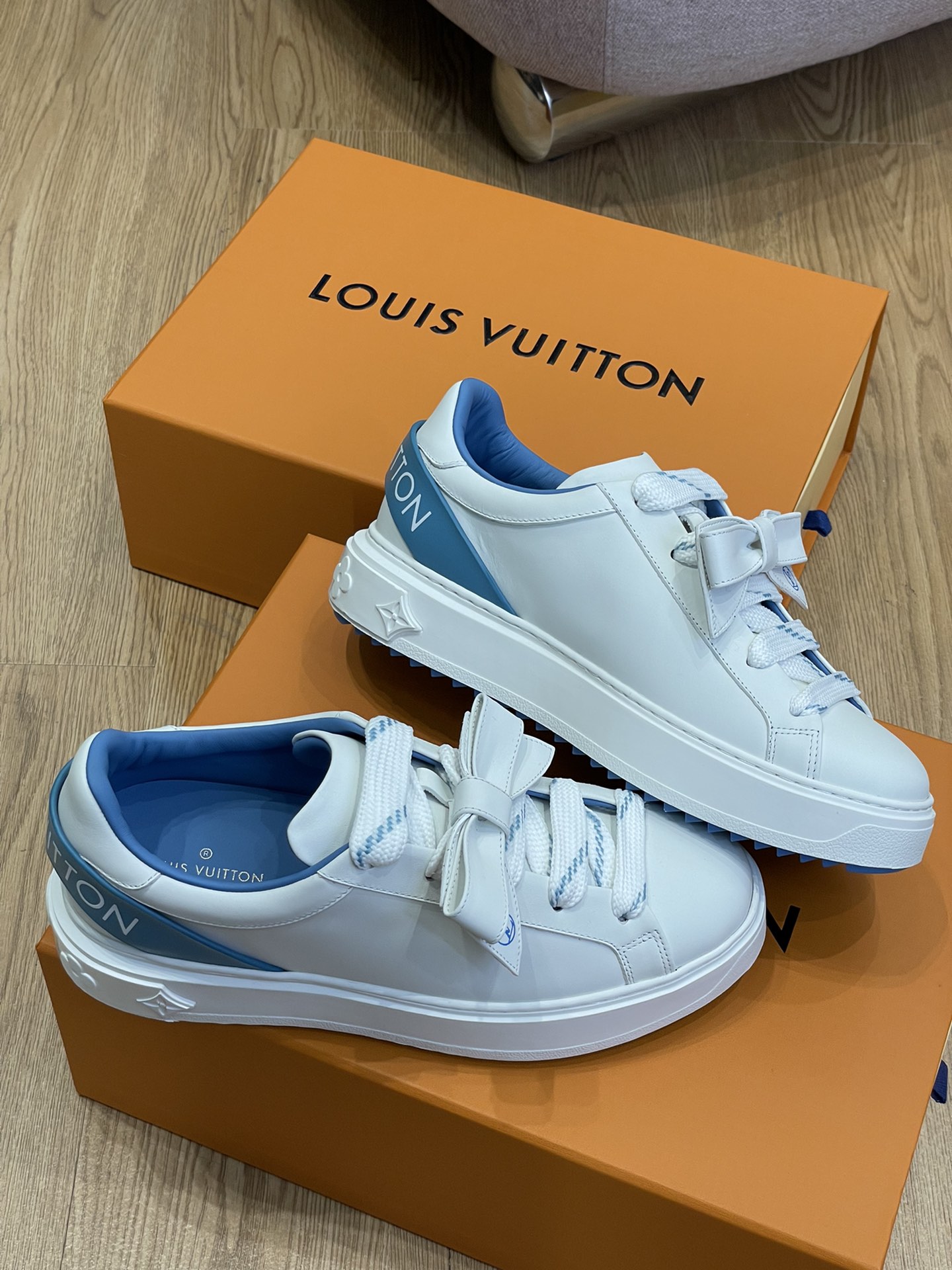 Louis Vuitton SNEAKER 4 - vstockx