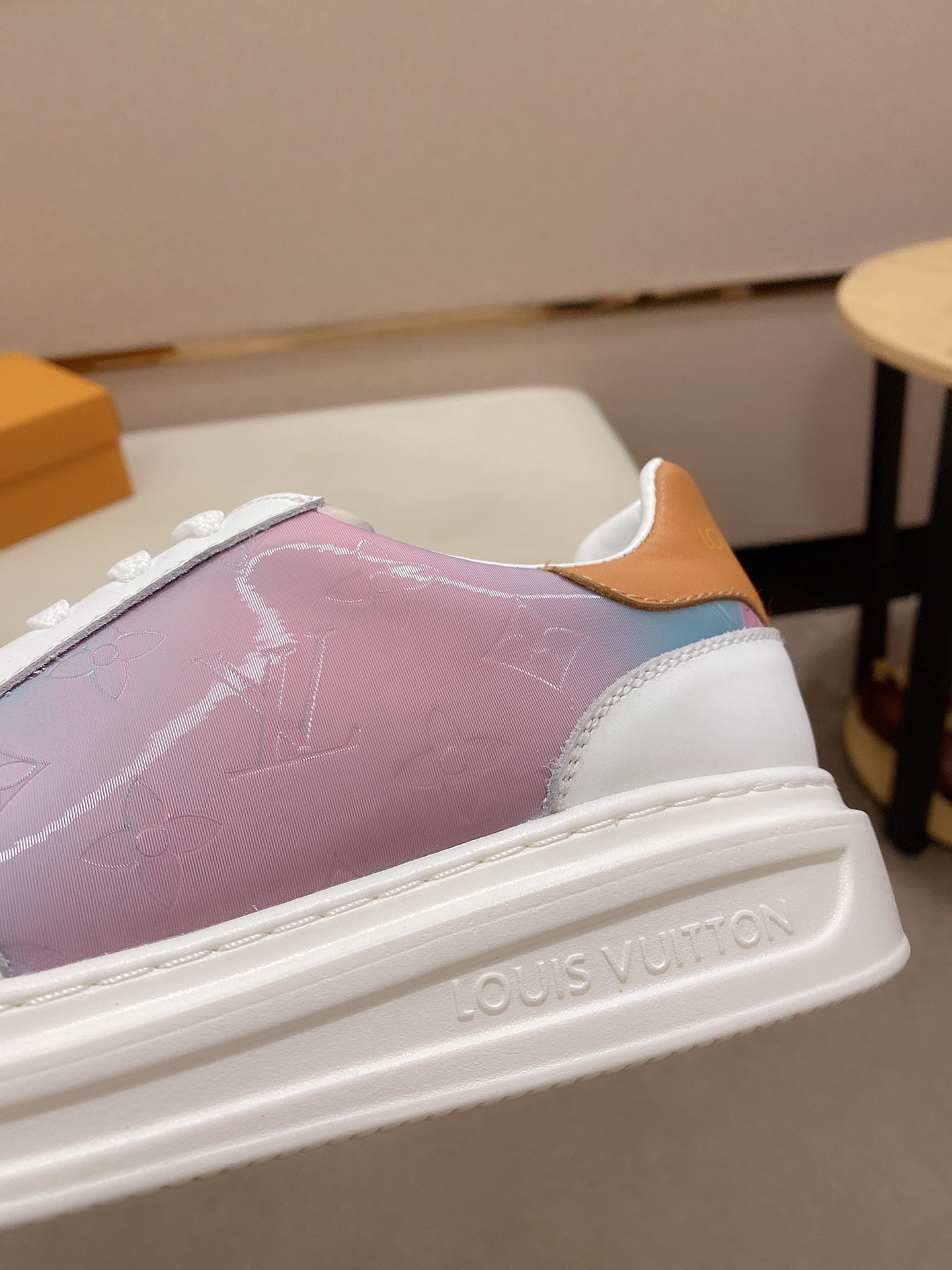 Louis Vuitton Low Top sneaker 114 - vstockx