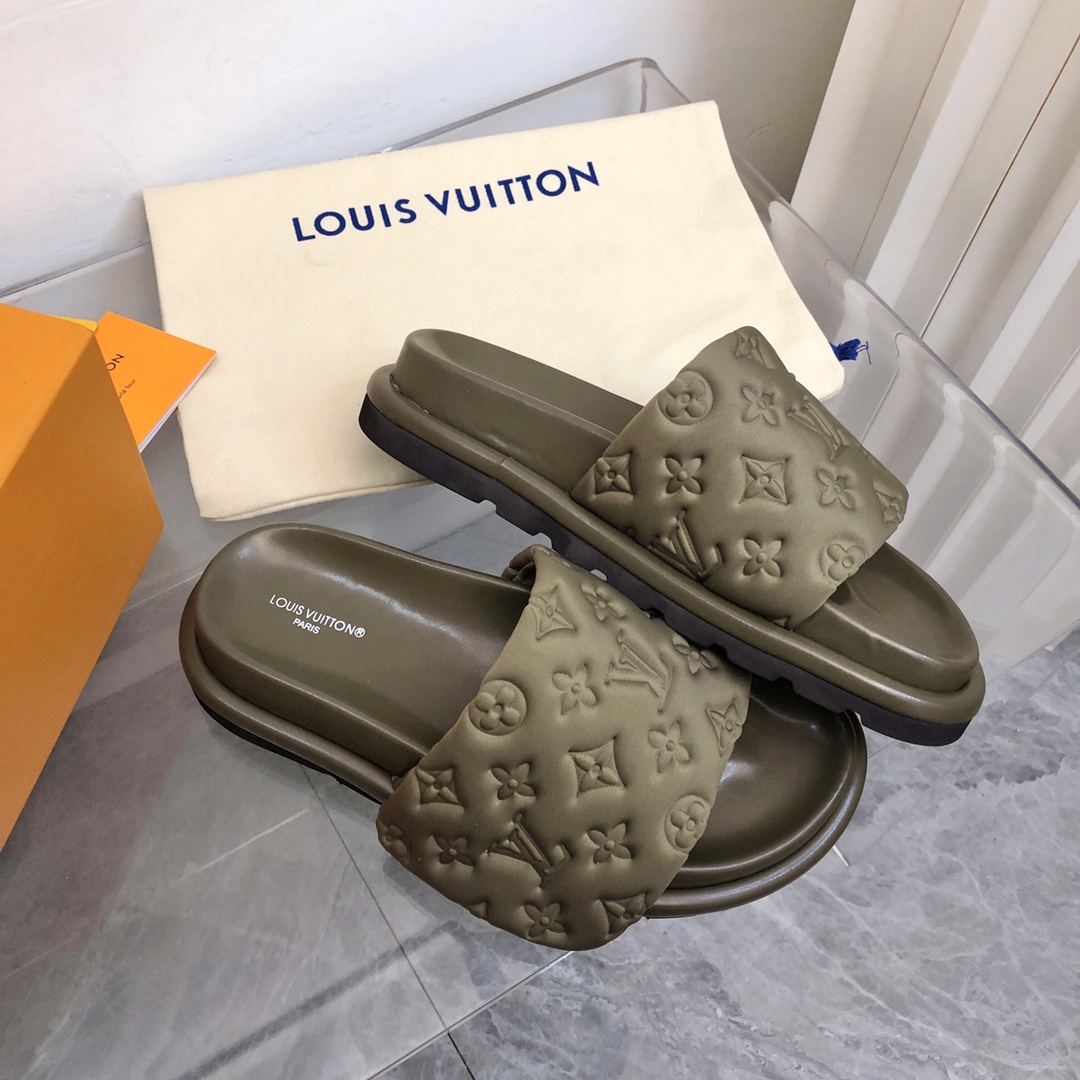 Louis Vuitton POOL PILLOW COMFORT MULES WOMEN 1 - vstockx