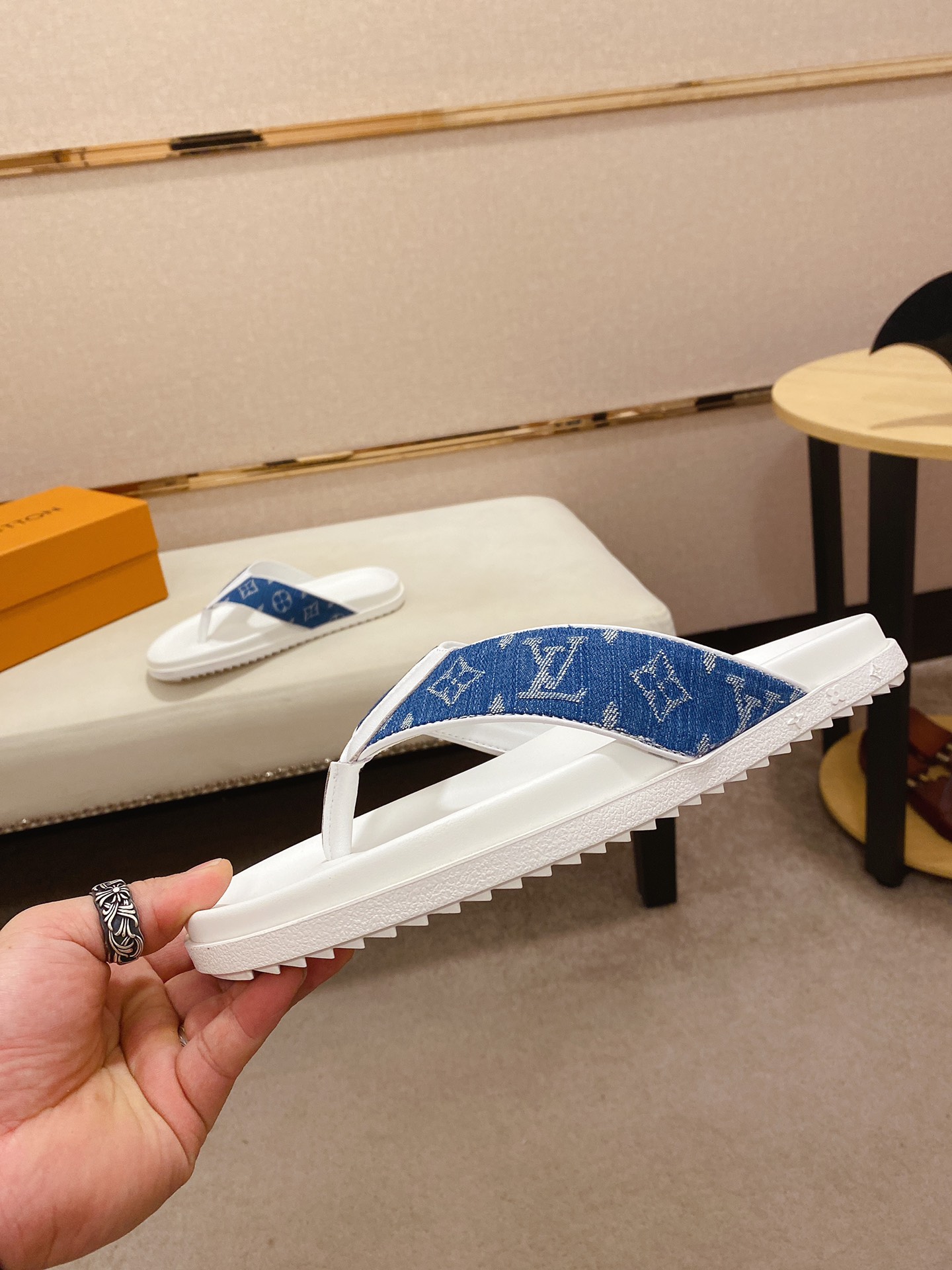 Louis Vuitton Slipper 17 - vstockx