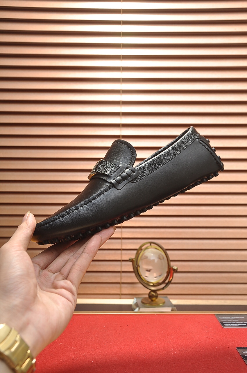 Louis Vuitton Leather Boots 13 - vstockx