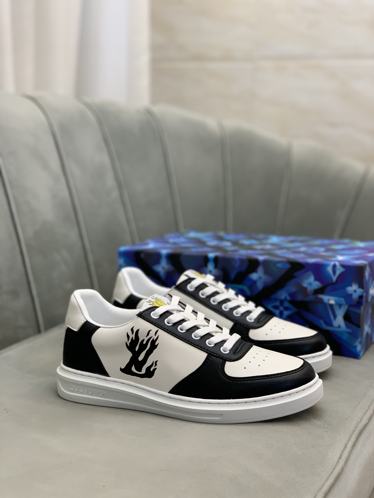 Louis Vuitton Low Top sneaker 8 - vstockx