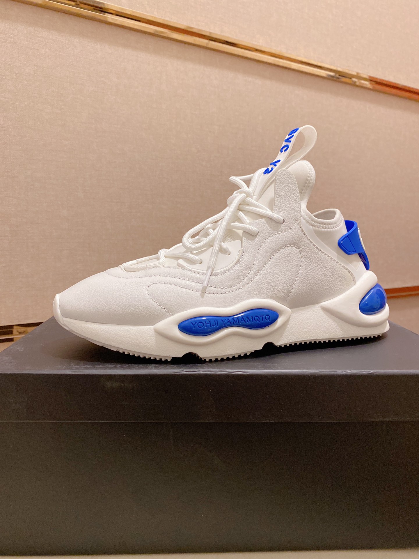 Y-3 Kaiwa Lace-Up Sneakers 1 - vstockx