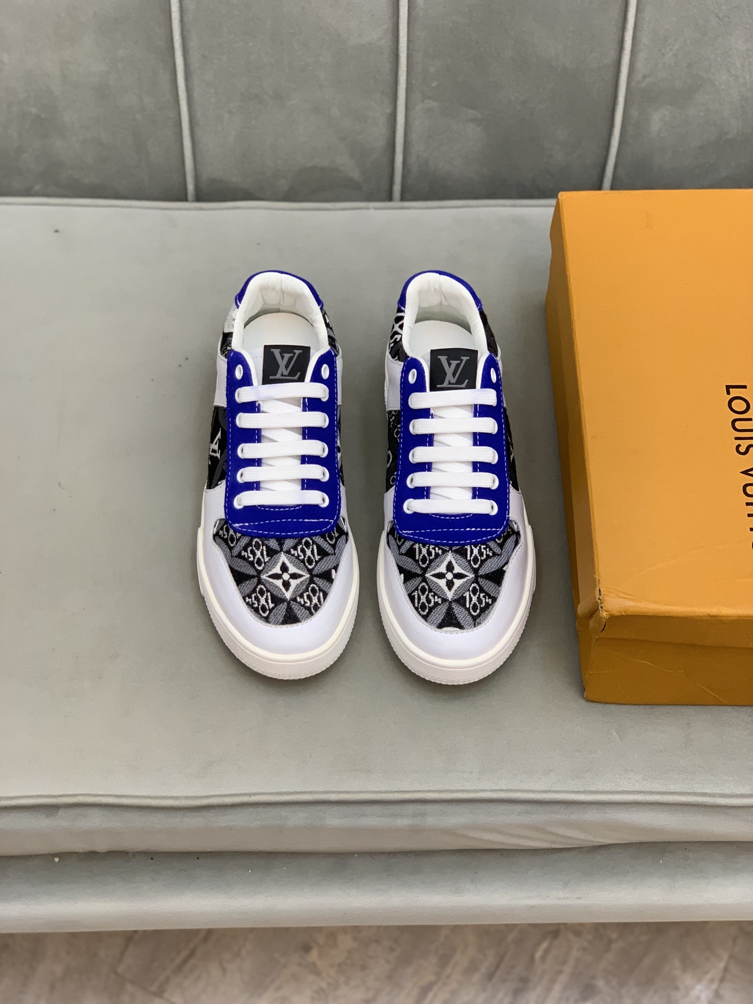 Louis Vuitton Low Top sneaker 9 - vstockx