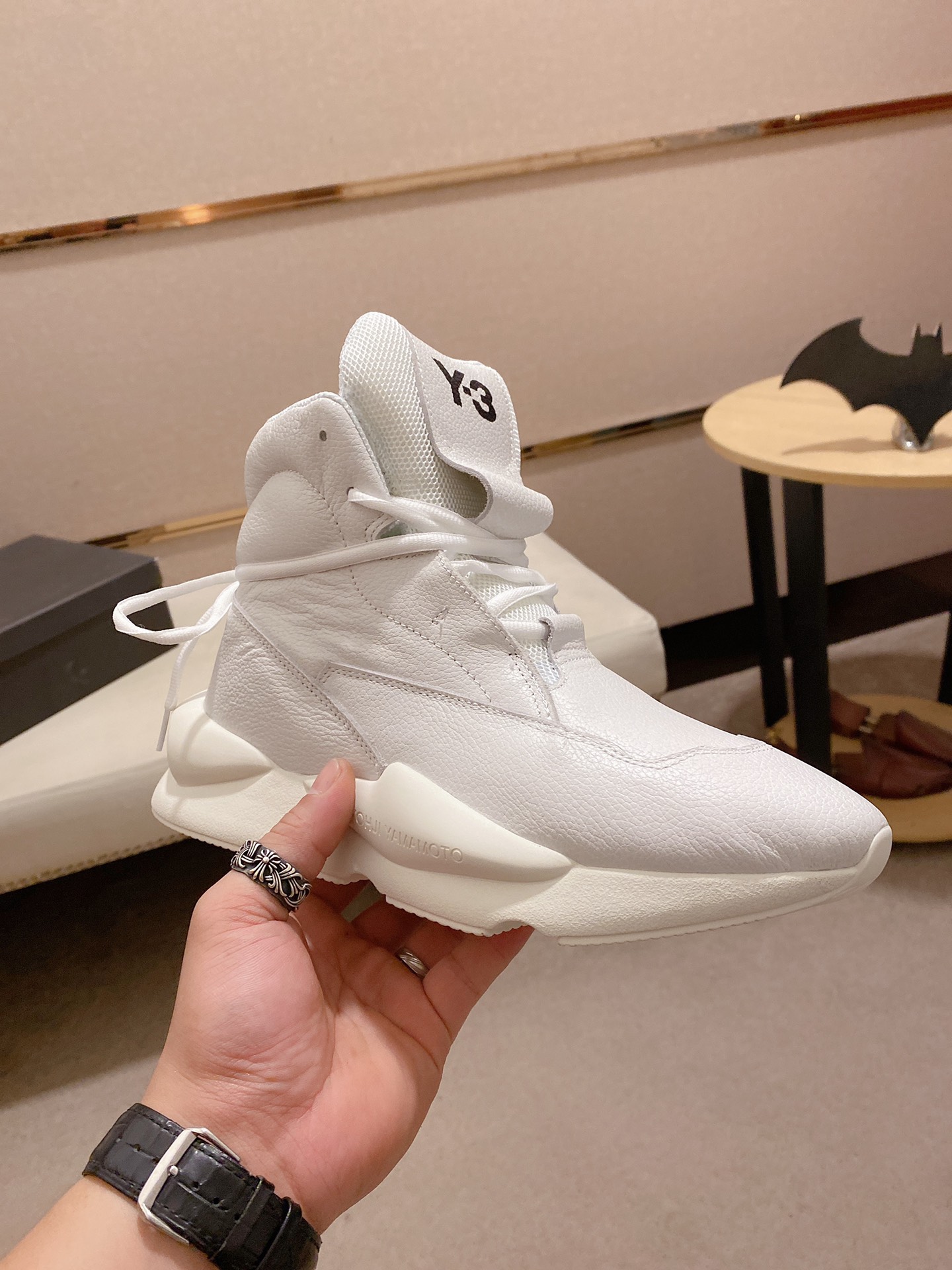 Y-3 Kaiwa Lace-Up Sneakers 9 - vstockx