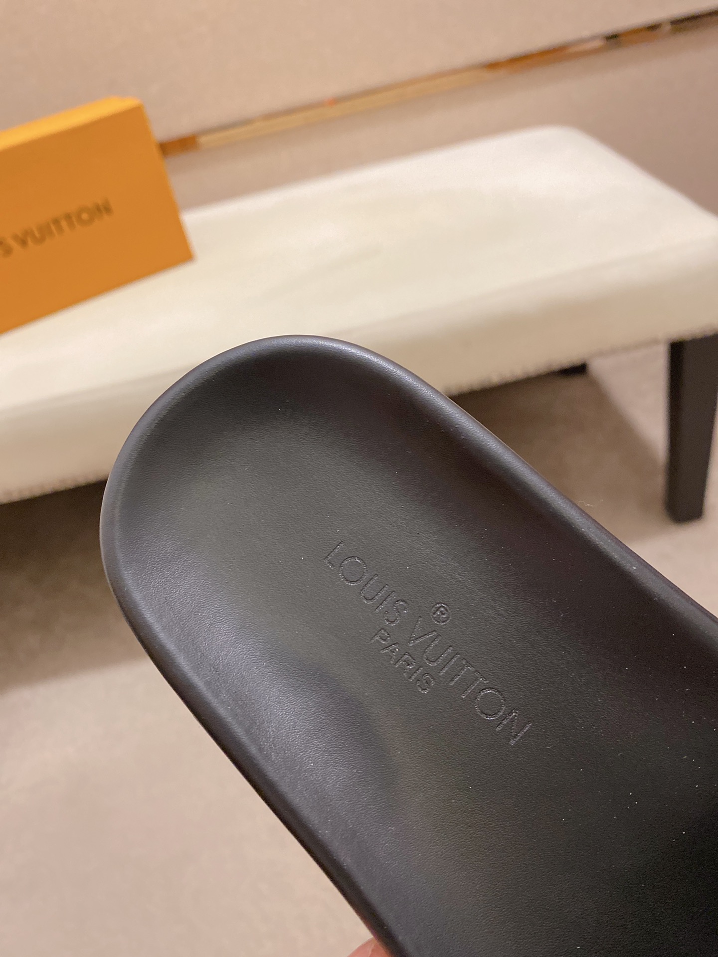 Louis Vuitton Slipper 6 - vstockx