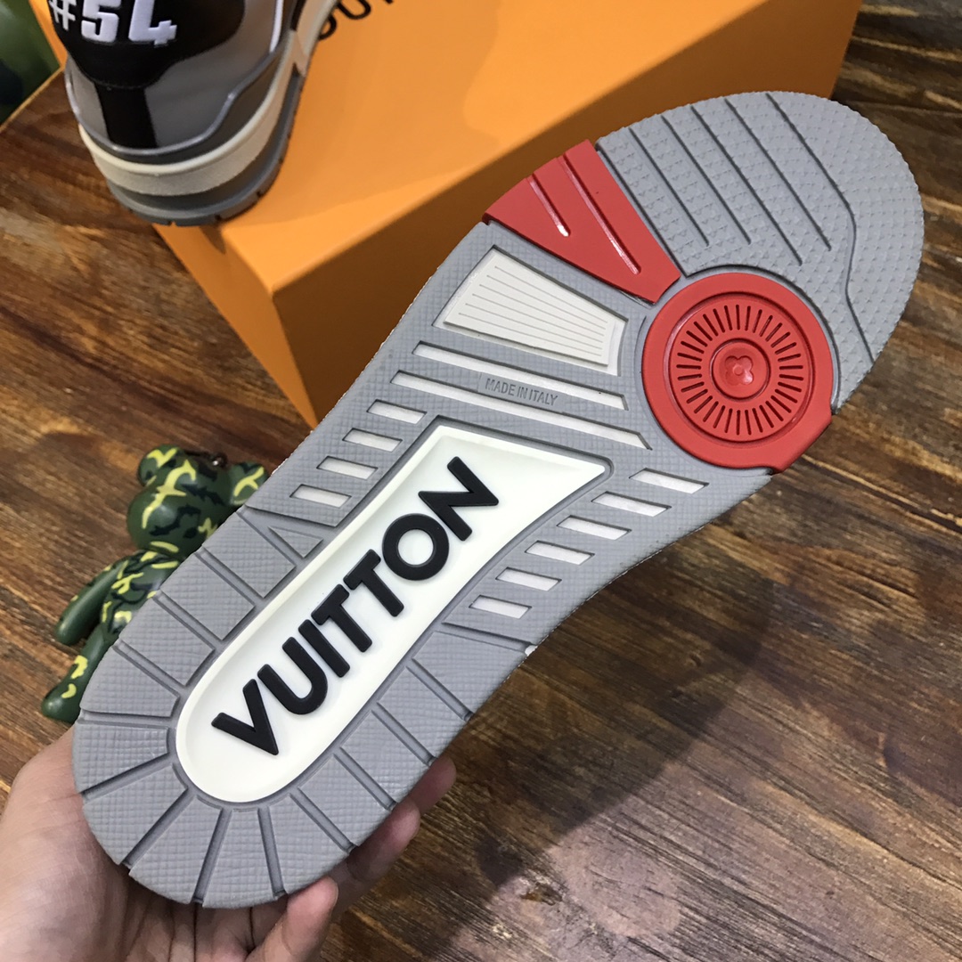 Louis Vuitton Trainer Sneakers 31 - vstockx