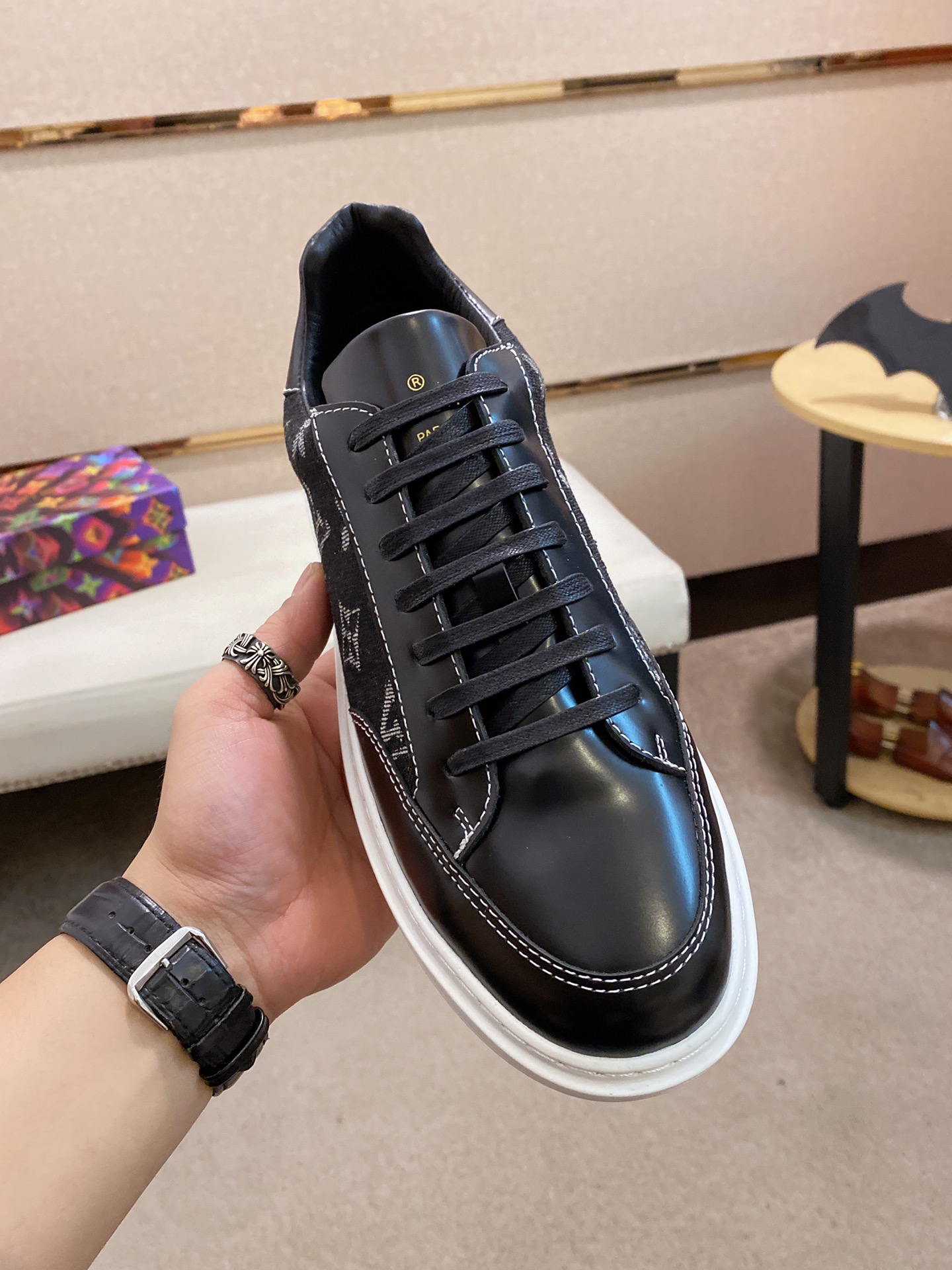 Louis Vuitton Low Top sneaker 107 - vstockx