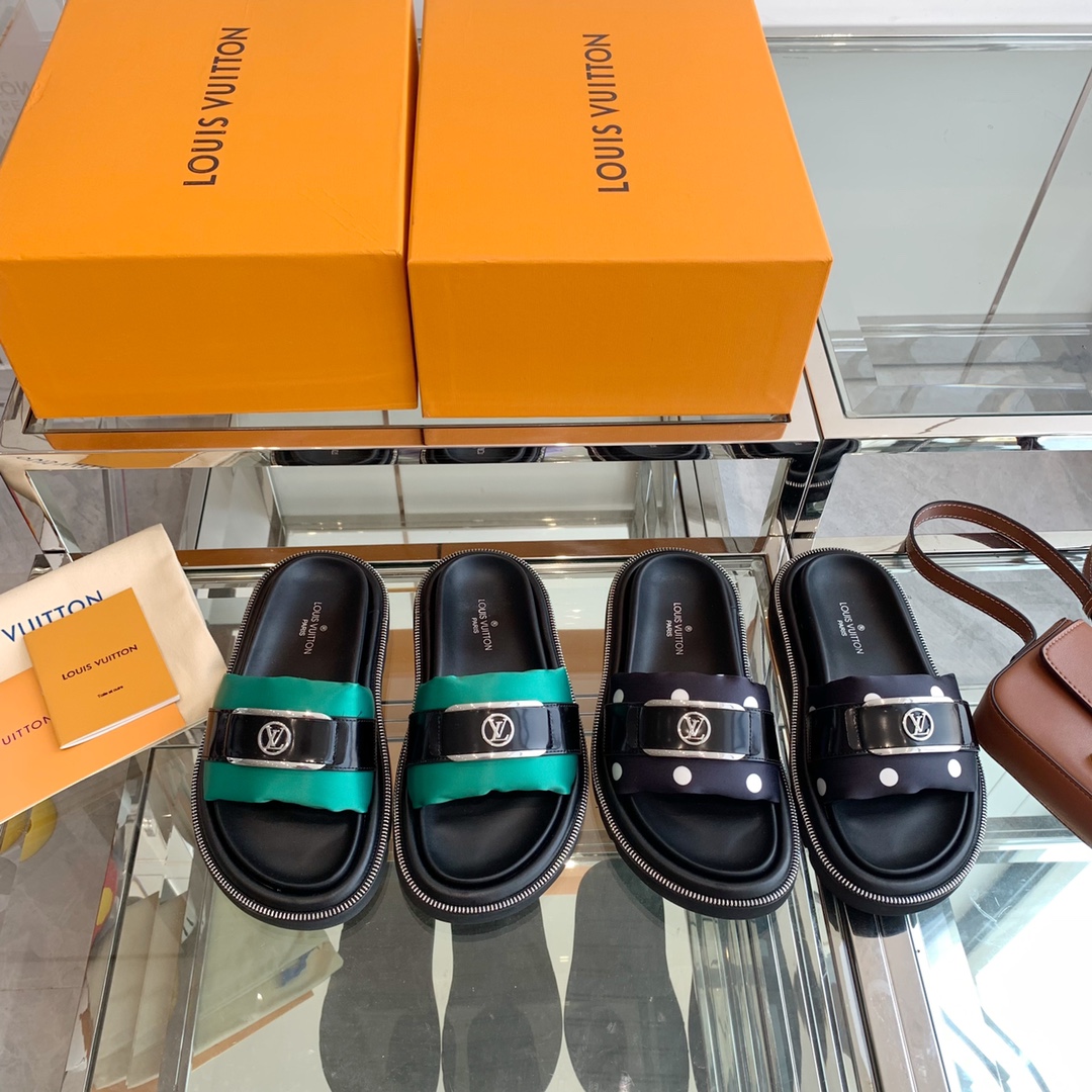 Louis Vuitton POOL PILLOW FLAT COMFORT MULES 4 - vstockx