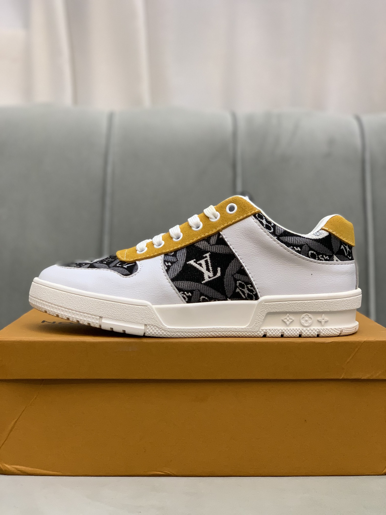 Louis Vuitton Low Top sneaker 11 - vstockx