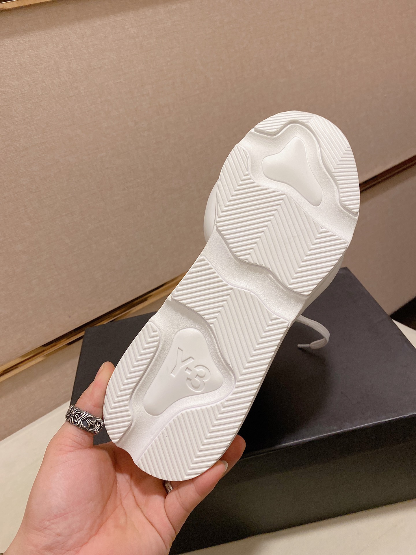 Y-3 Kaiwa Lace-Up Sneakers 24 - vstockx