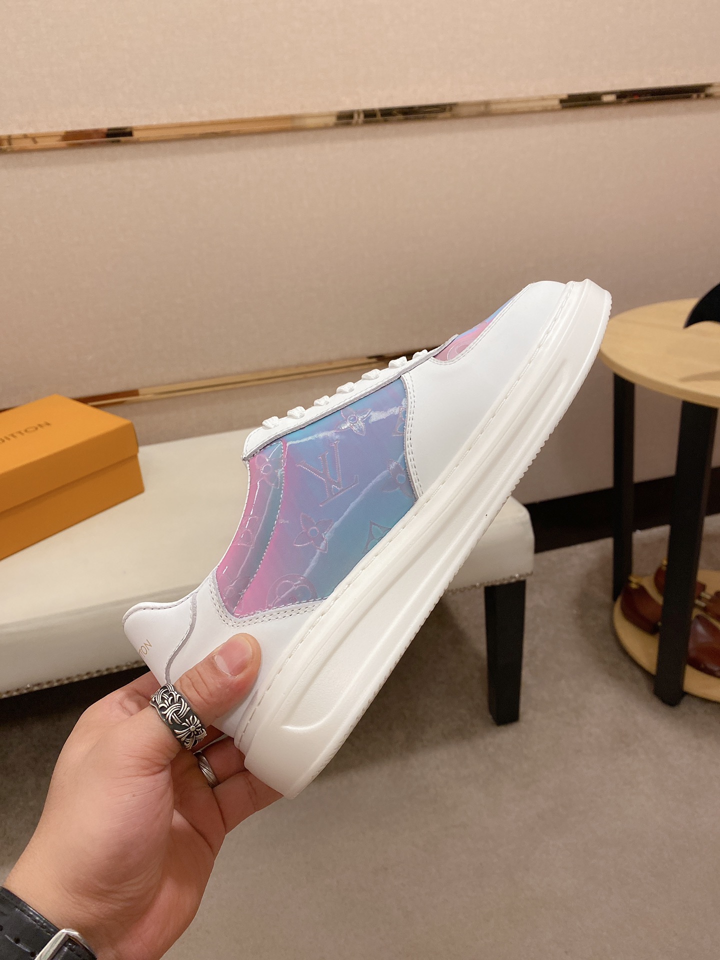 Louis Vuitton Low Top sneaker 116 - vstockx