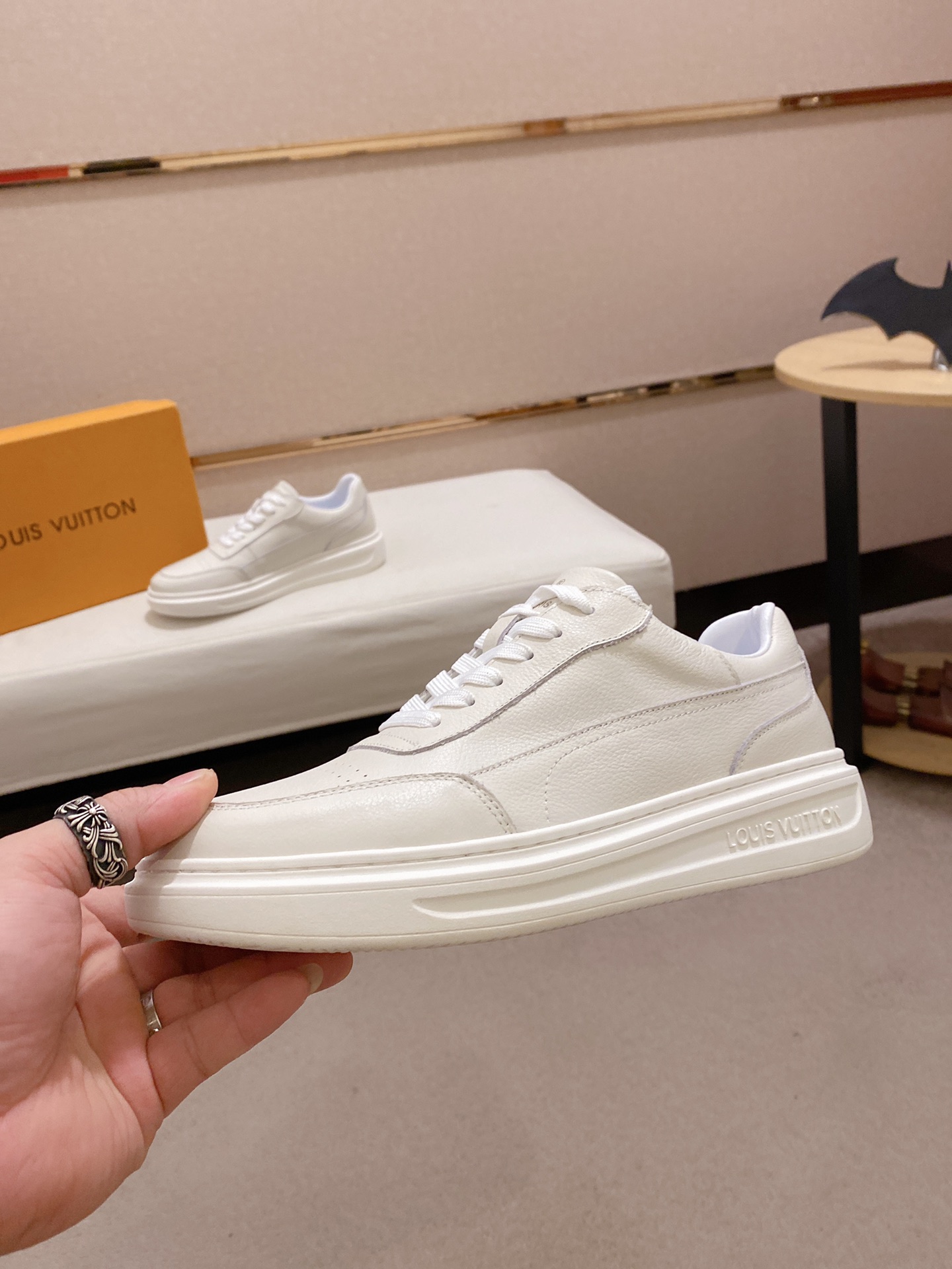 Louis Vuitton Low Top sneaker 125 - vstockx
